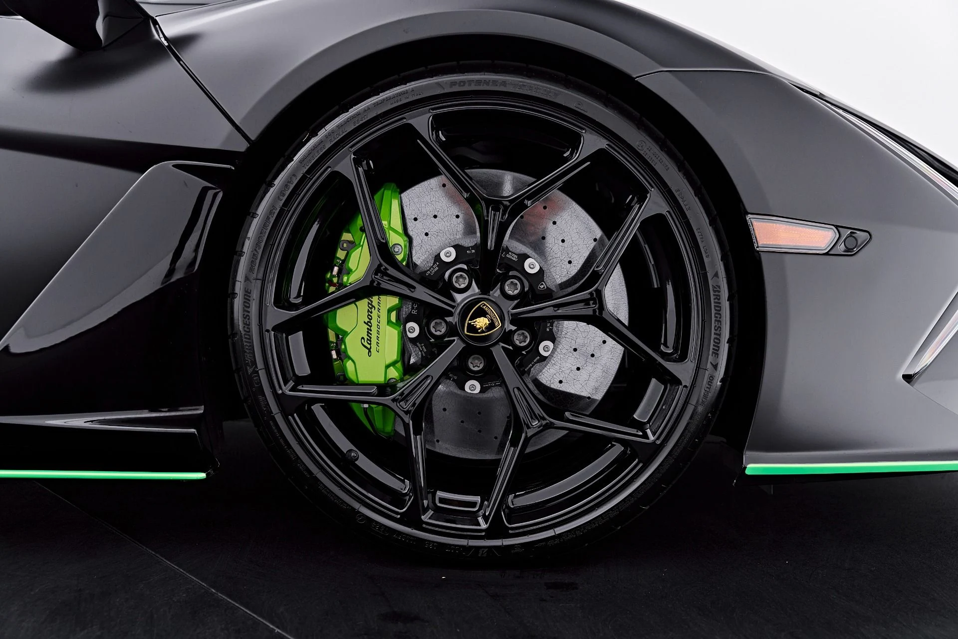 mph041_426401046_Used_2024_Lamborghini_Revuelto_Base_1788040972_31df10c427