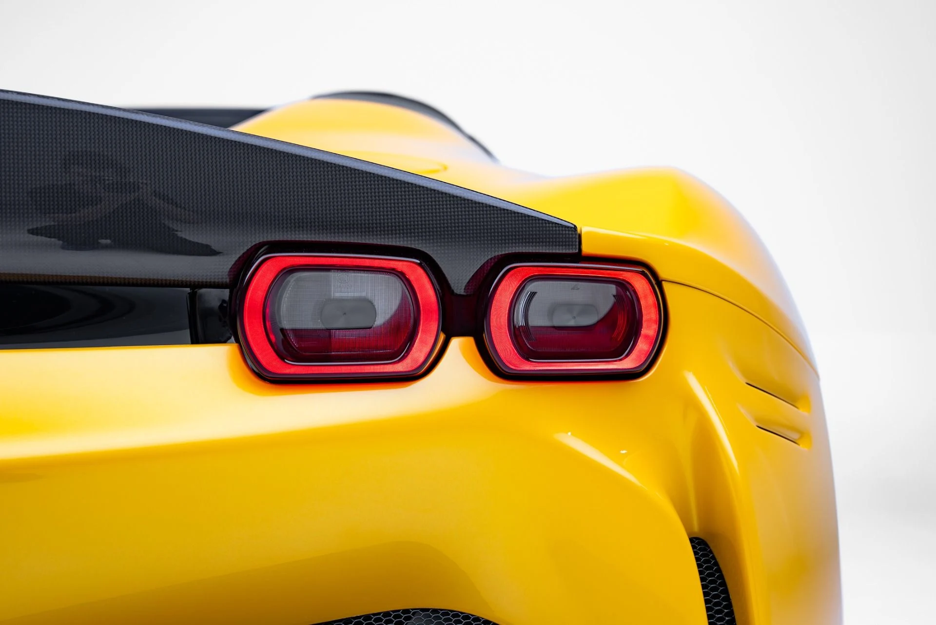 mph041_4267712812_Used_2023_Ferrari_SF_90_Spider_1773351292_6365dec6fb