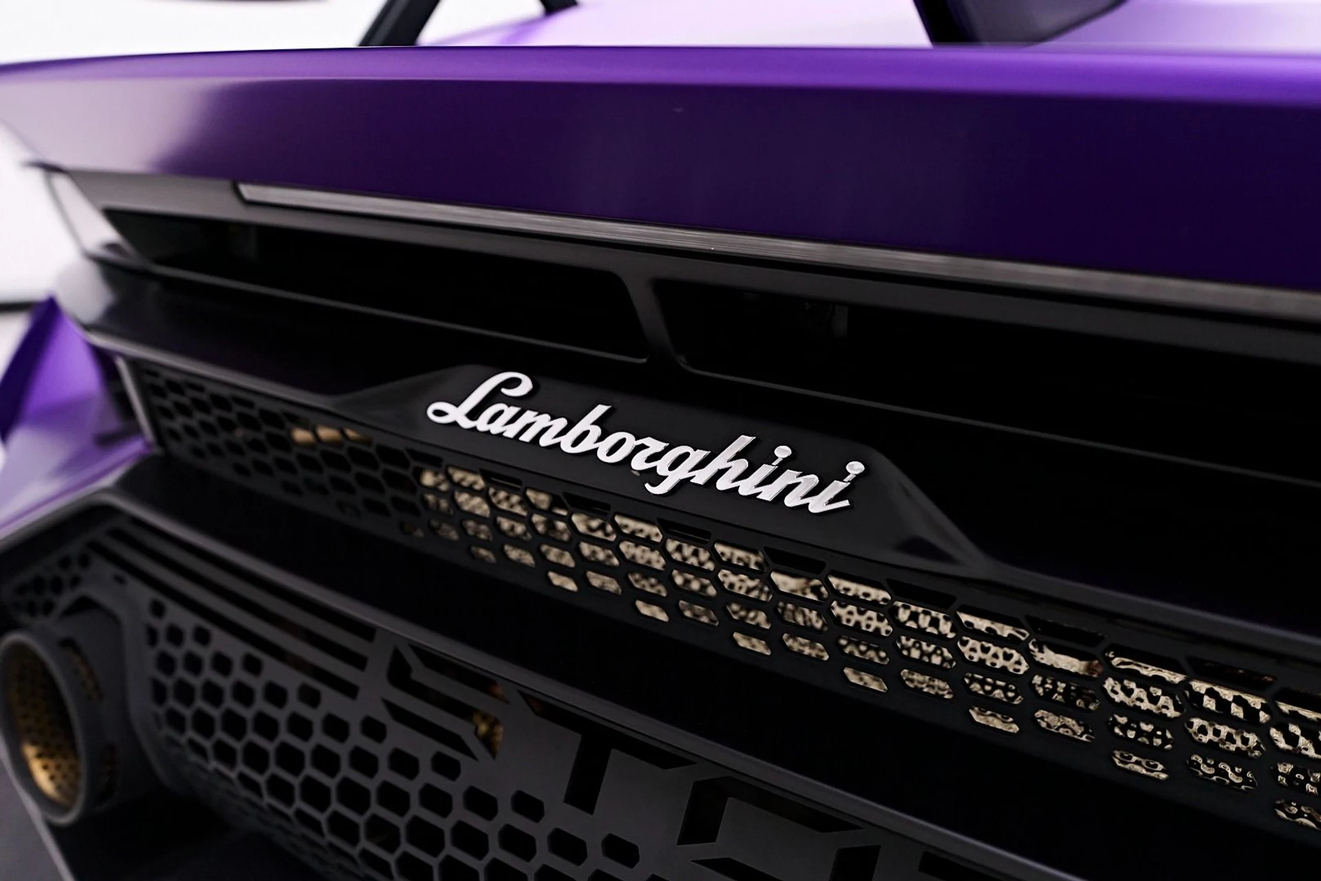 mph041_4287733323_Used_2023_Lamborghini_Huracan_STO_Base_1745101137_dfe84539ff