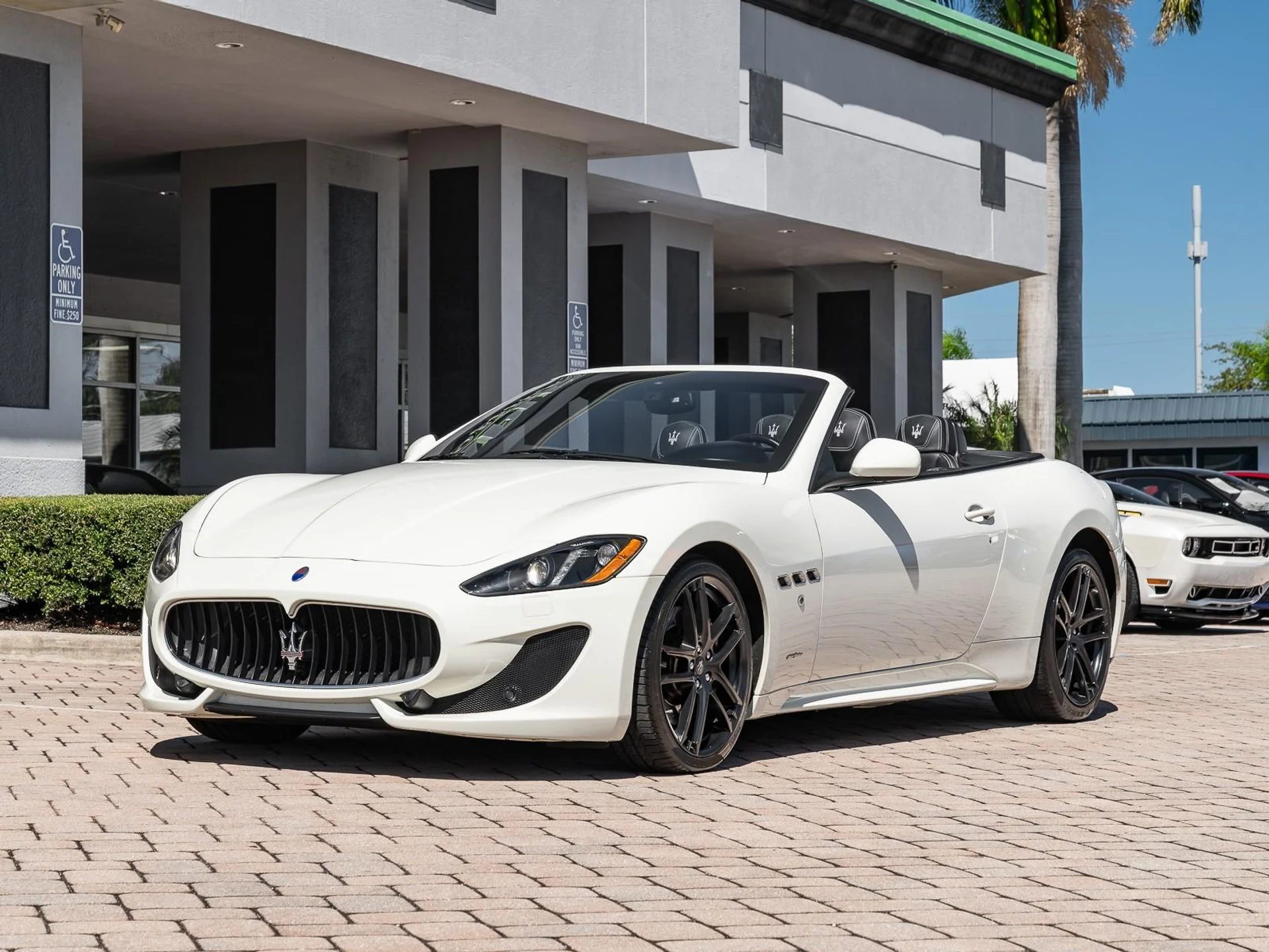 mph041_4294479294_Used_2015_Maserati_Gran_Turismo_Convertible_Sport_1760472387_8bb390e3e1