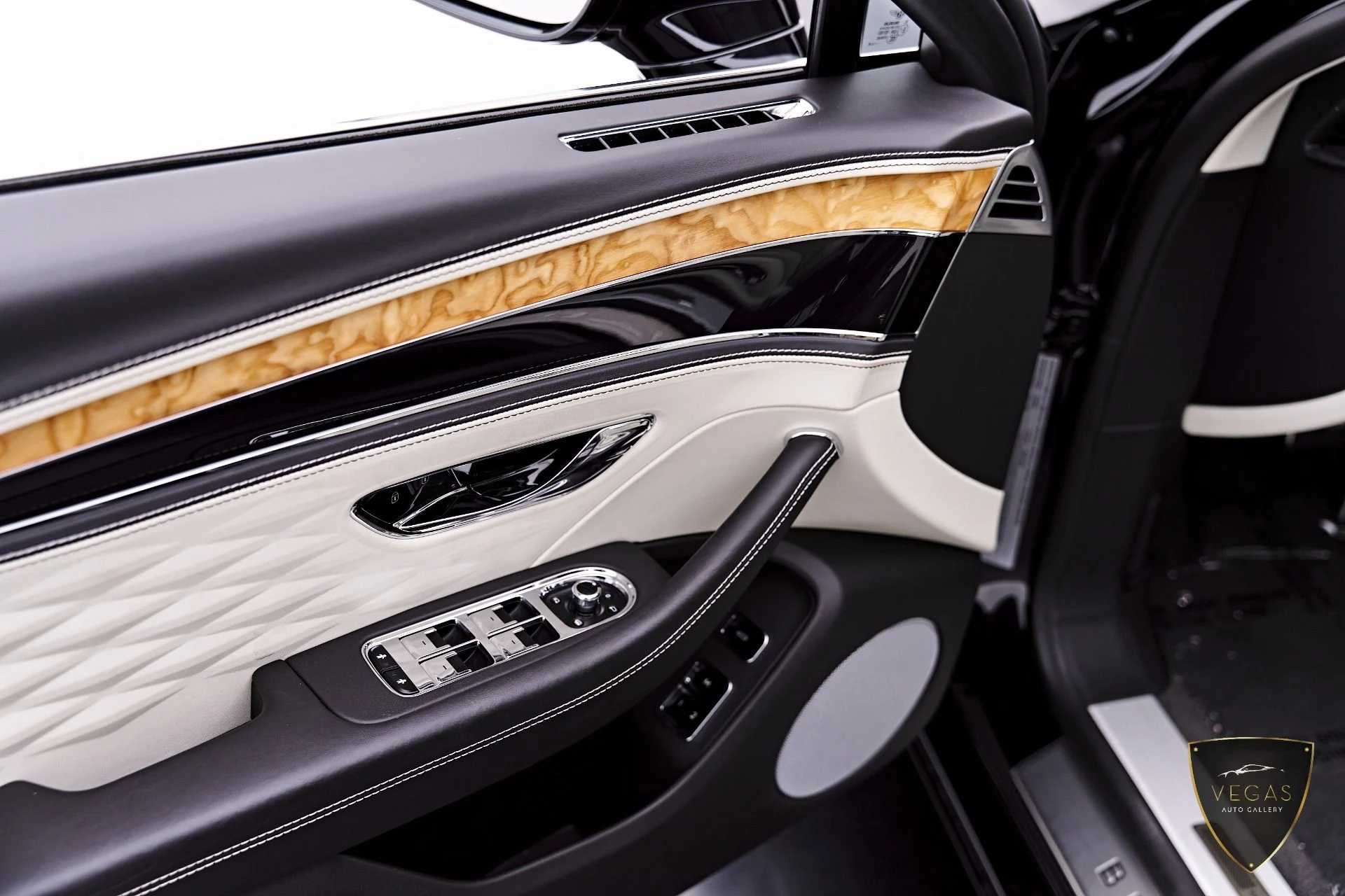 mph041_445931472_Used_2022_Bentley_Flying_Spur_V8_1782495079_e19c3ad60d