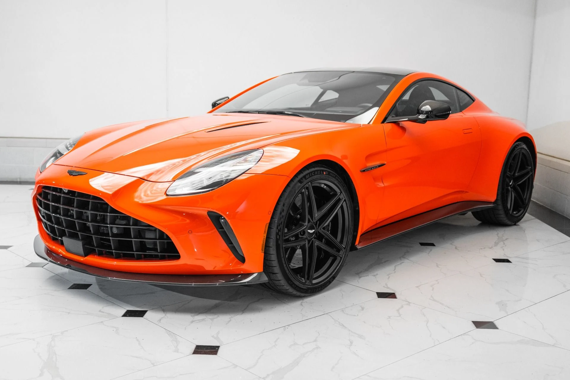 mph041_46092949_Used_2025_Aston_Martin_Vantage_1754335114_205b20b10d