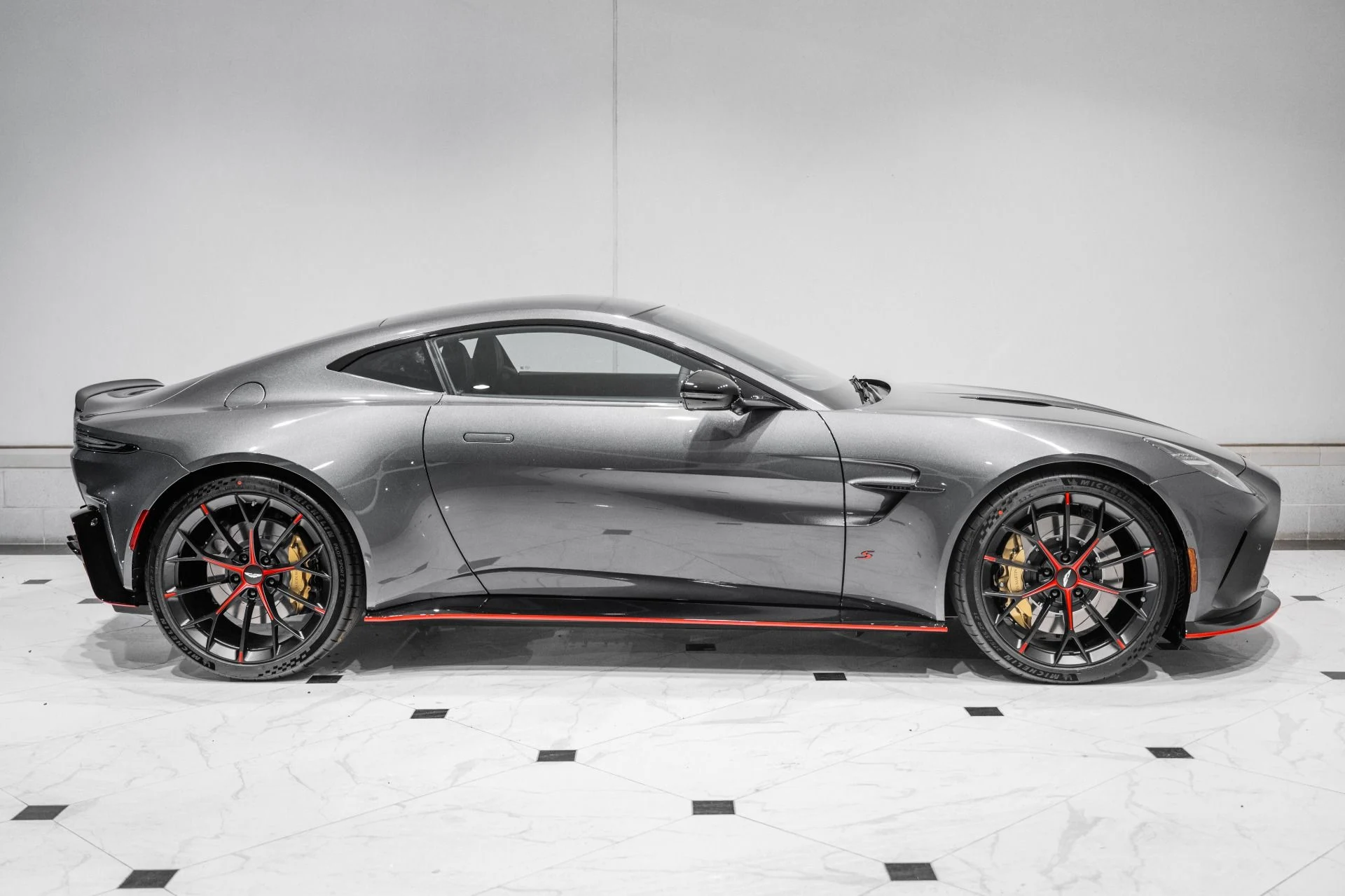 mph041_461409704_New_2026_Aston_Martin_Vantage_S_1776402995_a9611aba33