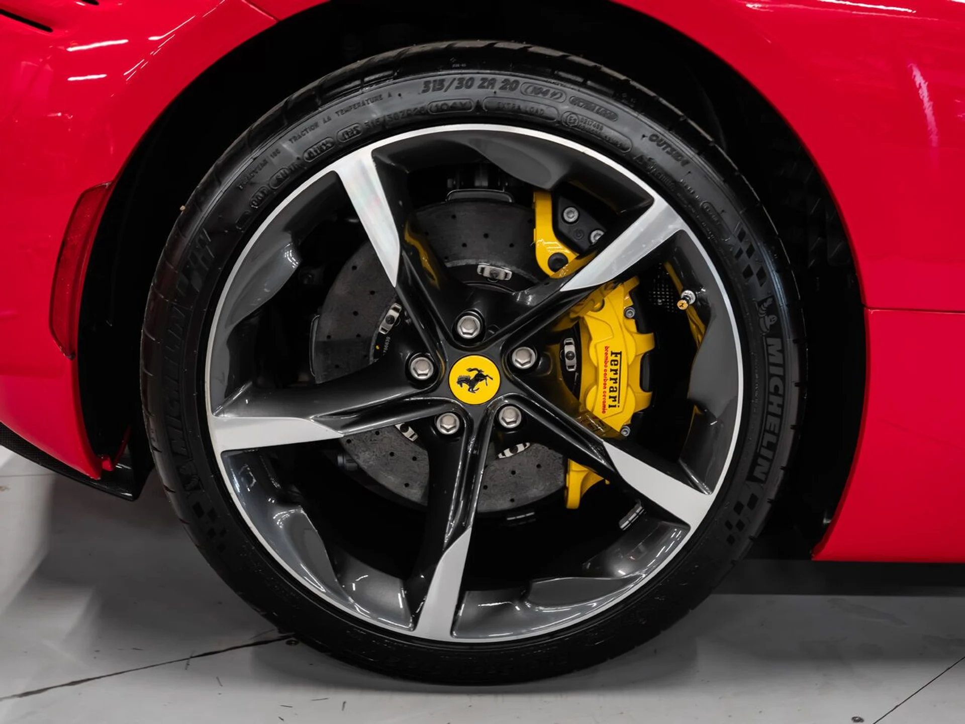 mph041_469075282_ferrari_sf90_stradale_2023_d23e81d903