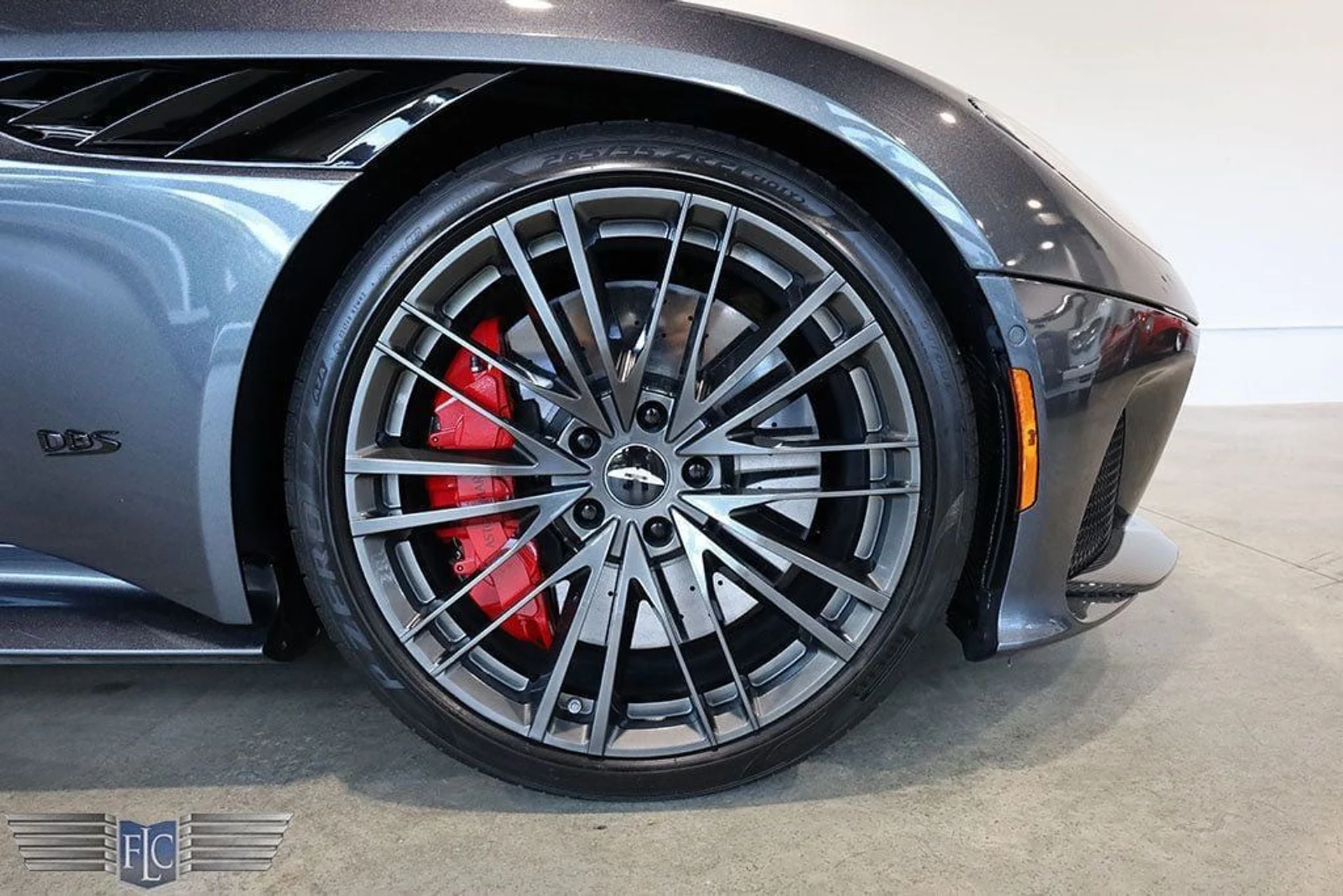 mph041_472590950_used_2022_aston_martin_dbs_superleggeracoupe_9689_23016828_42_1024_d80bfc94e0