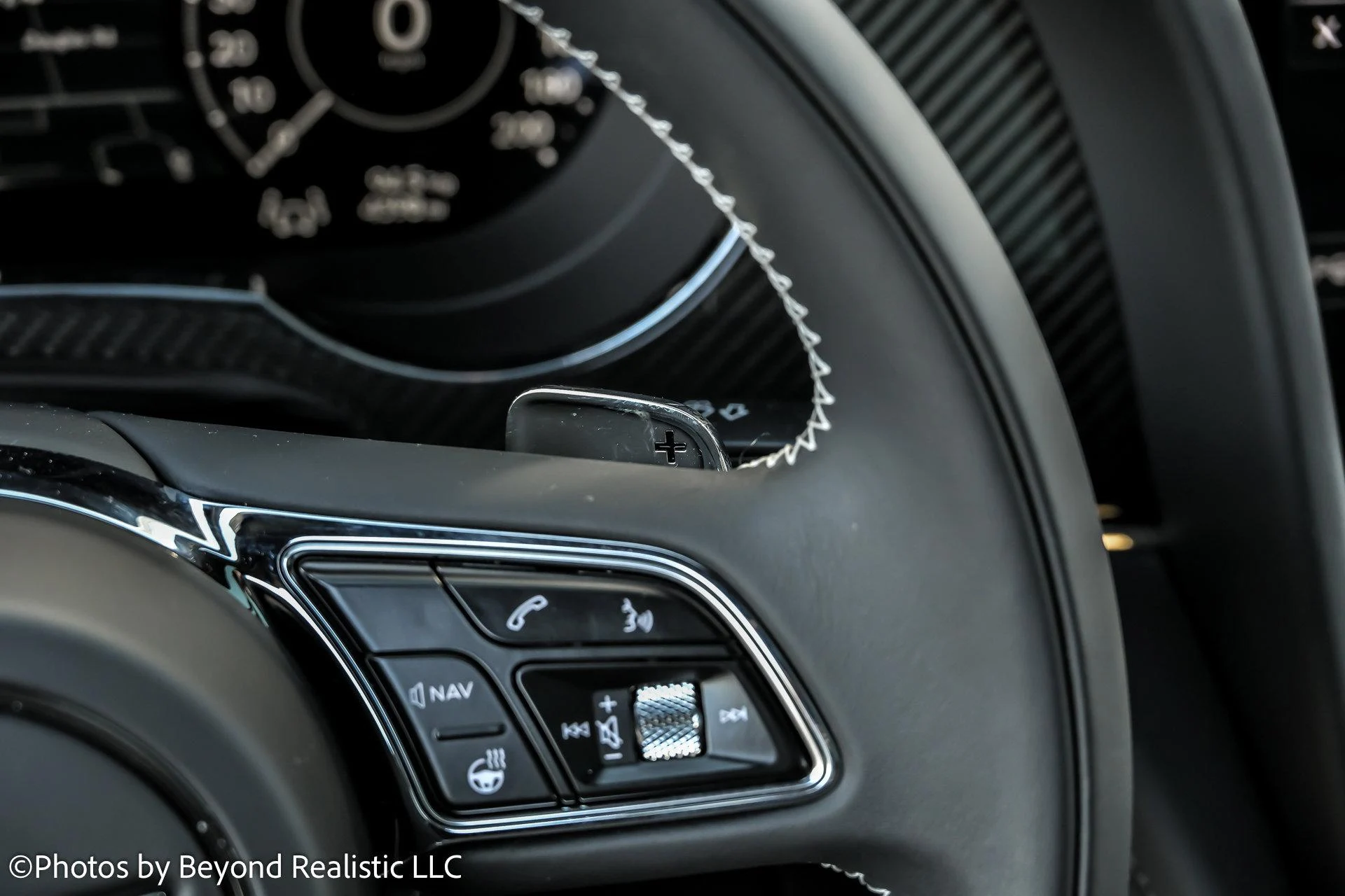 mph041_476157115_Used_2024_Bentley_Bentayga_Azure_1762420111_1349e82938