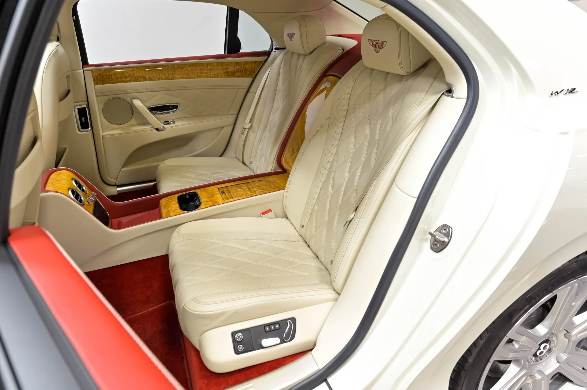 mph041_489354992_Used_2016_Bentley_Flying_Spur_W12_1779838751_d8bd2969a4