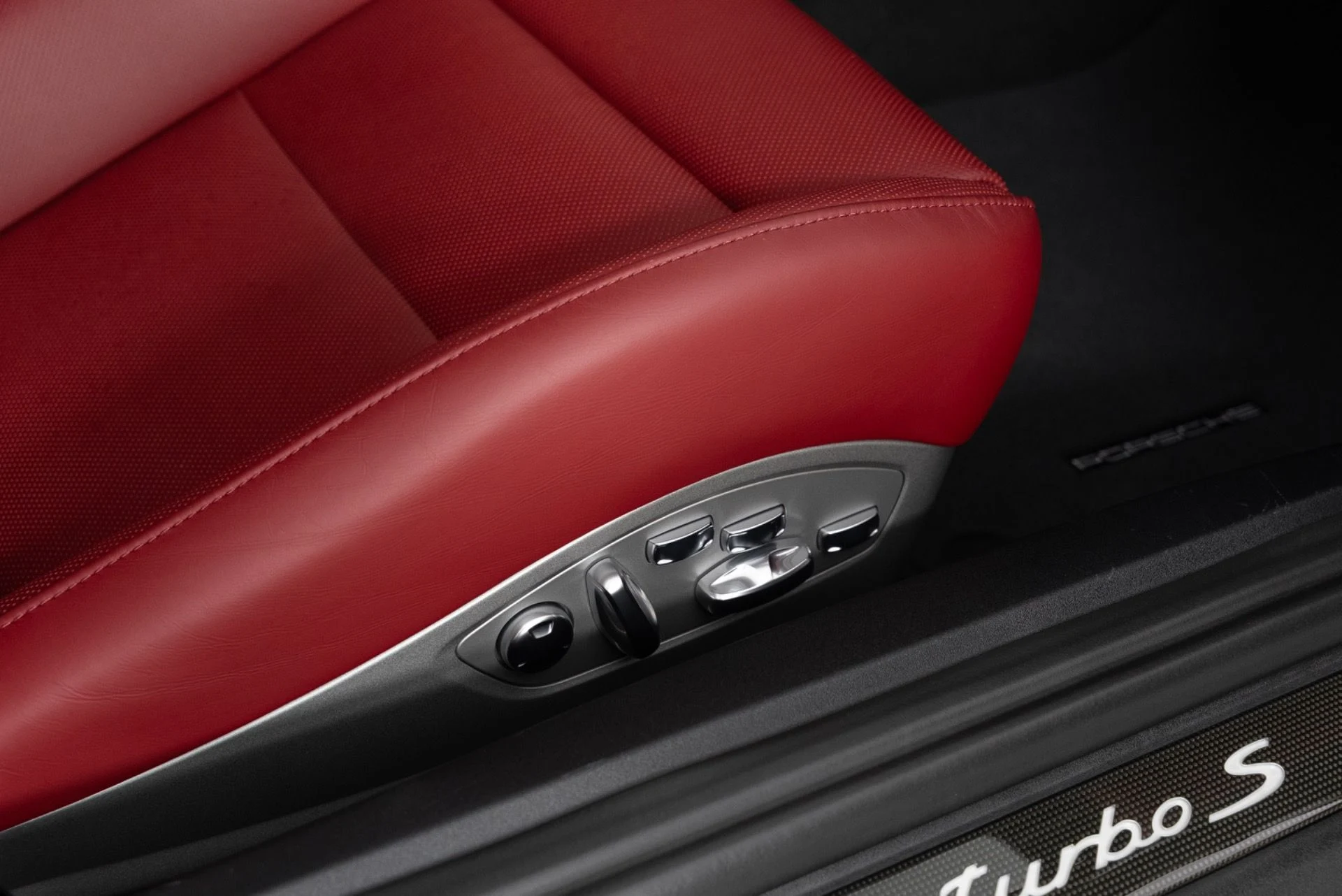 mph041_494592920_Used_2019_Porsche_911_Turbo_S_1774999651_22c915ede0