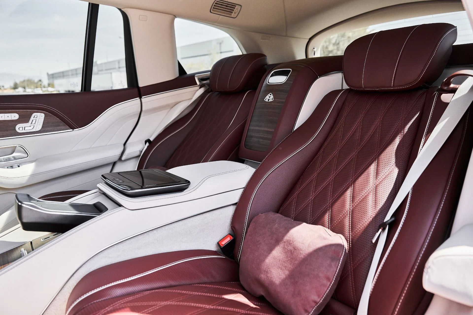 mph041_496361668_Used_2026_Mercedes_Benz_GLS_Maybach_GLS_600_1776732794_5c66e2b340