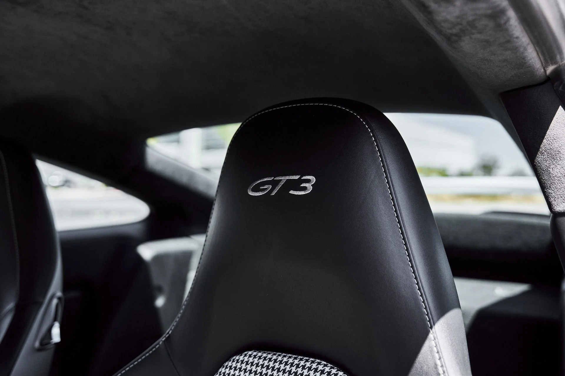 mph041_503698223_Used_2018_Porsche_911_GT_3_1777749595_90e2bbc8e3
