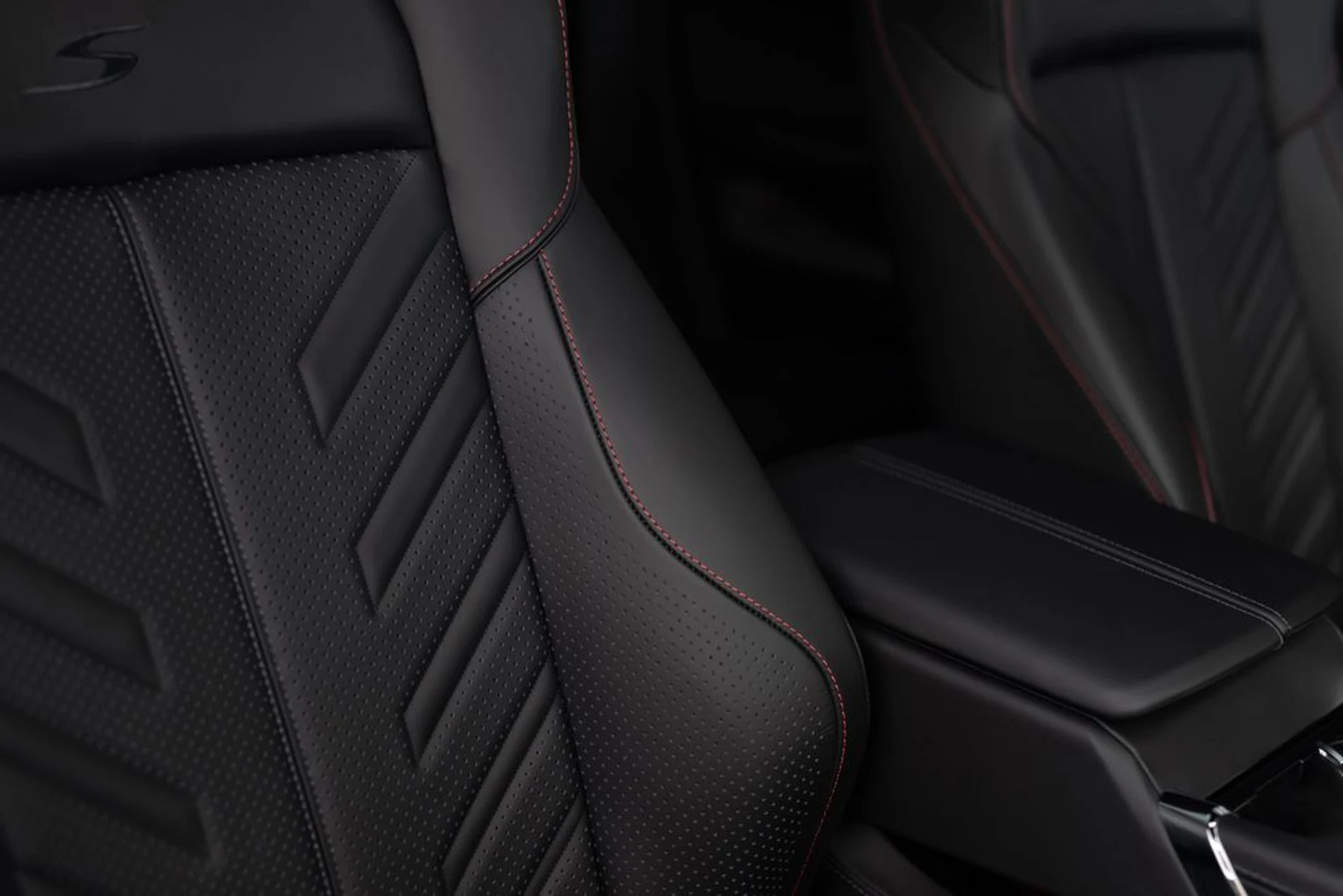 mph041_519671602_c225227a7ade7b828dcb1a3f5f6040a3x_28efb208d0