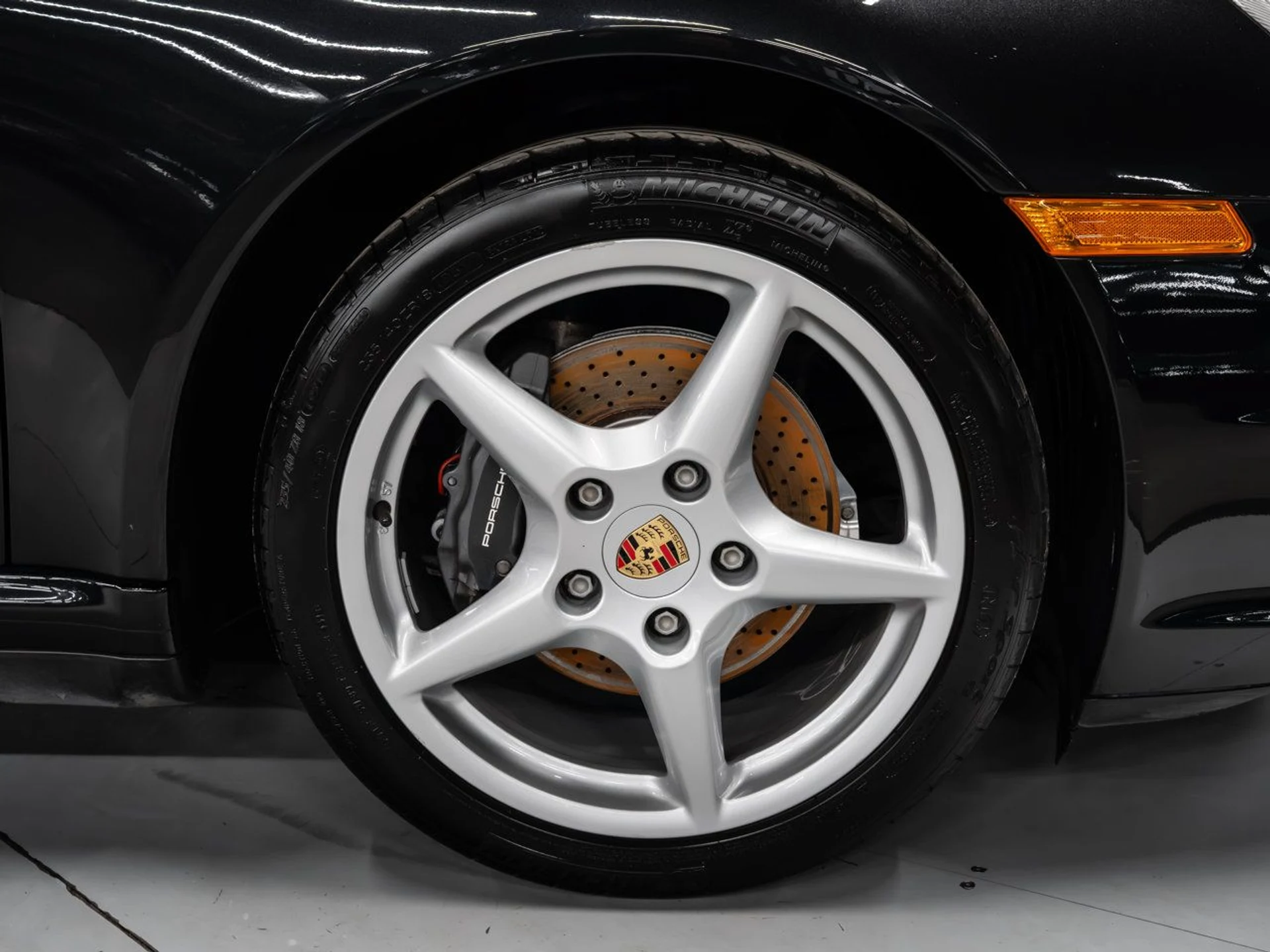 mph041_530750417_porsche_911_2006_90487416a5