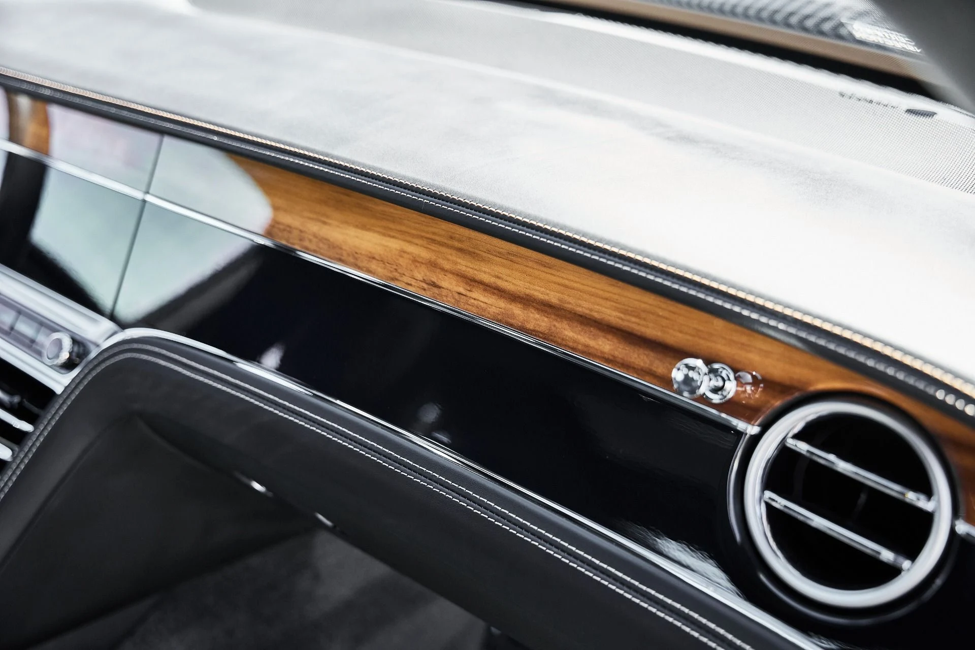 mph041_533091329_Used_2024_Bentley_Flying_Spur_1782150693_7164e7f26d