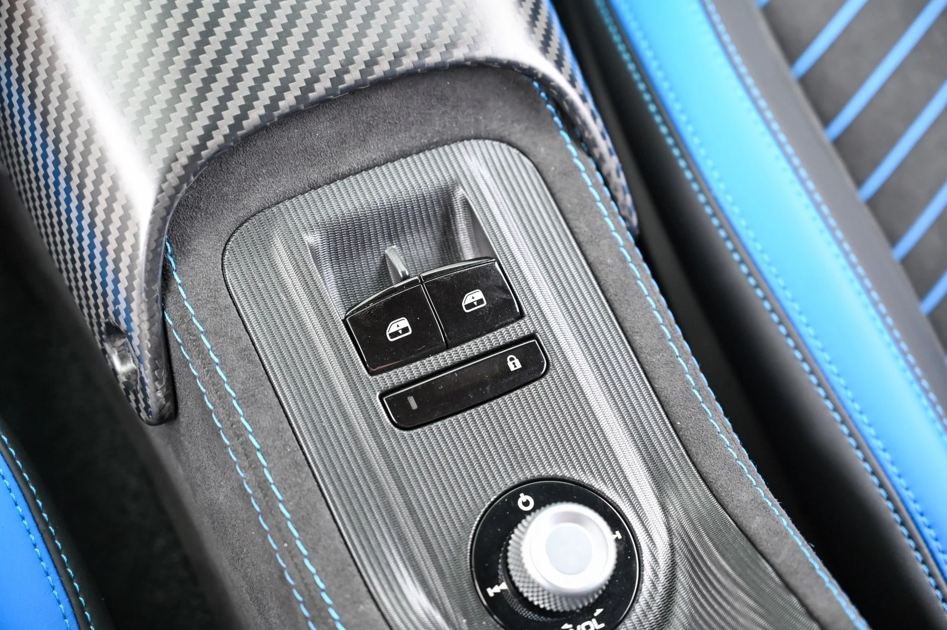 mph041_551989438_Used_2022_Maserati_MC_20_1715696664_ec1095f372