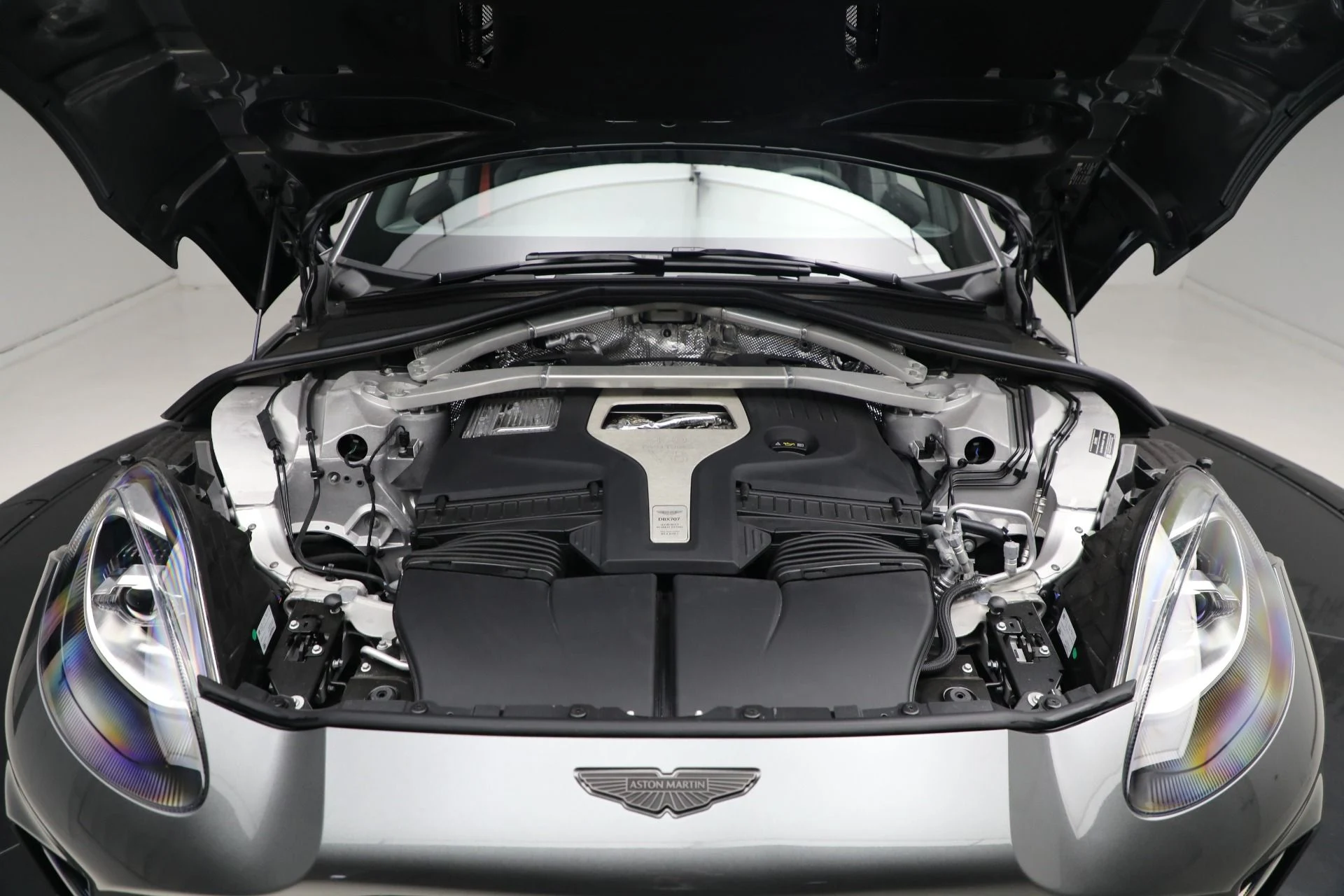 mph041_561229574_New_2025_Aston_Martin_DBX_707_5f96a4e4c7