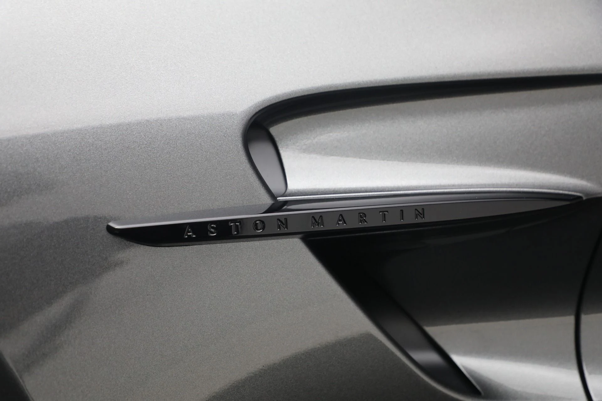 mph041_587283440_New_2026_Aston_Martin_Vantage_S_Roadster_1776880029_39c325c978