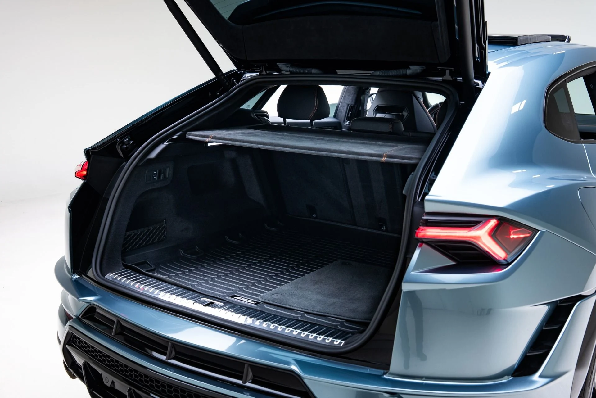 mph041_588154595_Used_2023_Lamborghini_Urus_S_1775088143_5d168a0c78