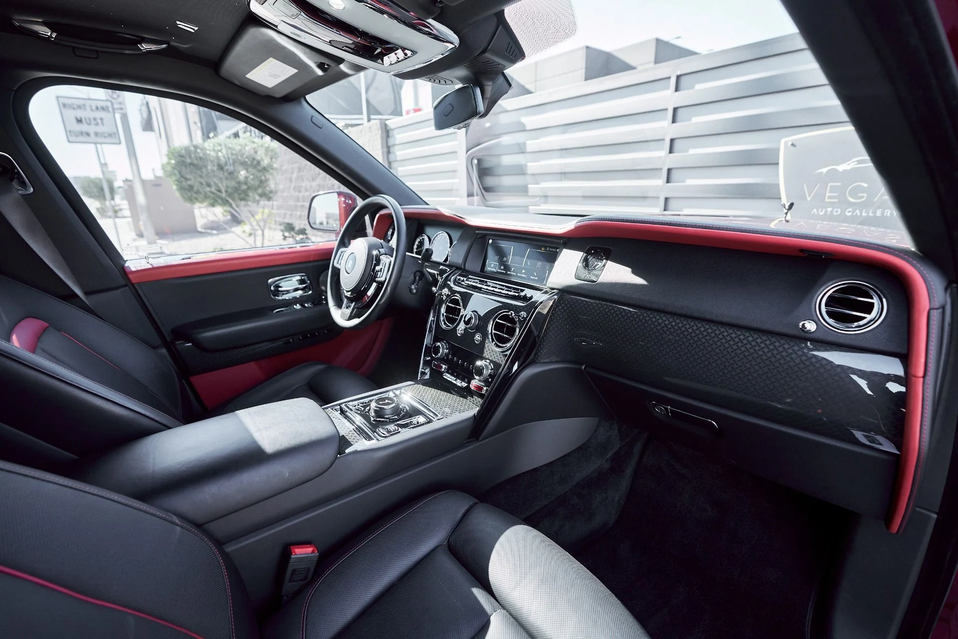 mph041_588215208_Used_2022_Rolls_Royce_Cullinan_Black_Badge_1764038763_ceead4a8e1