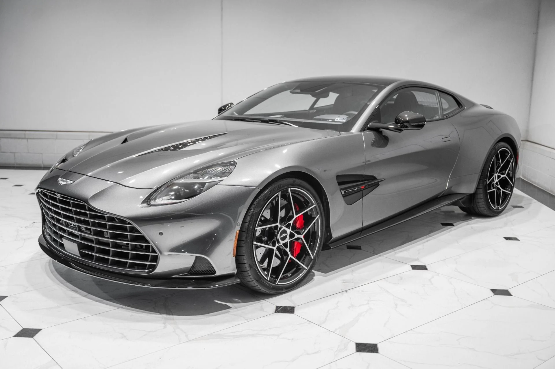 mph041_598454949_New_2027_ASTON_MARTIN_VANQUISH_1787330062_d146eab364