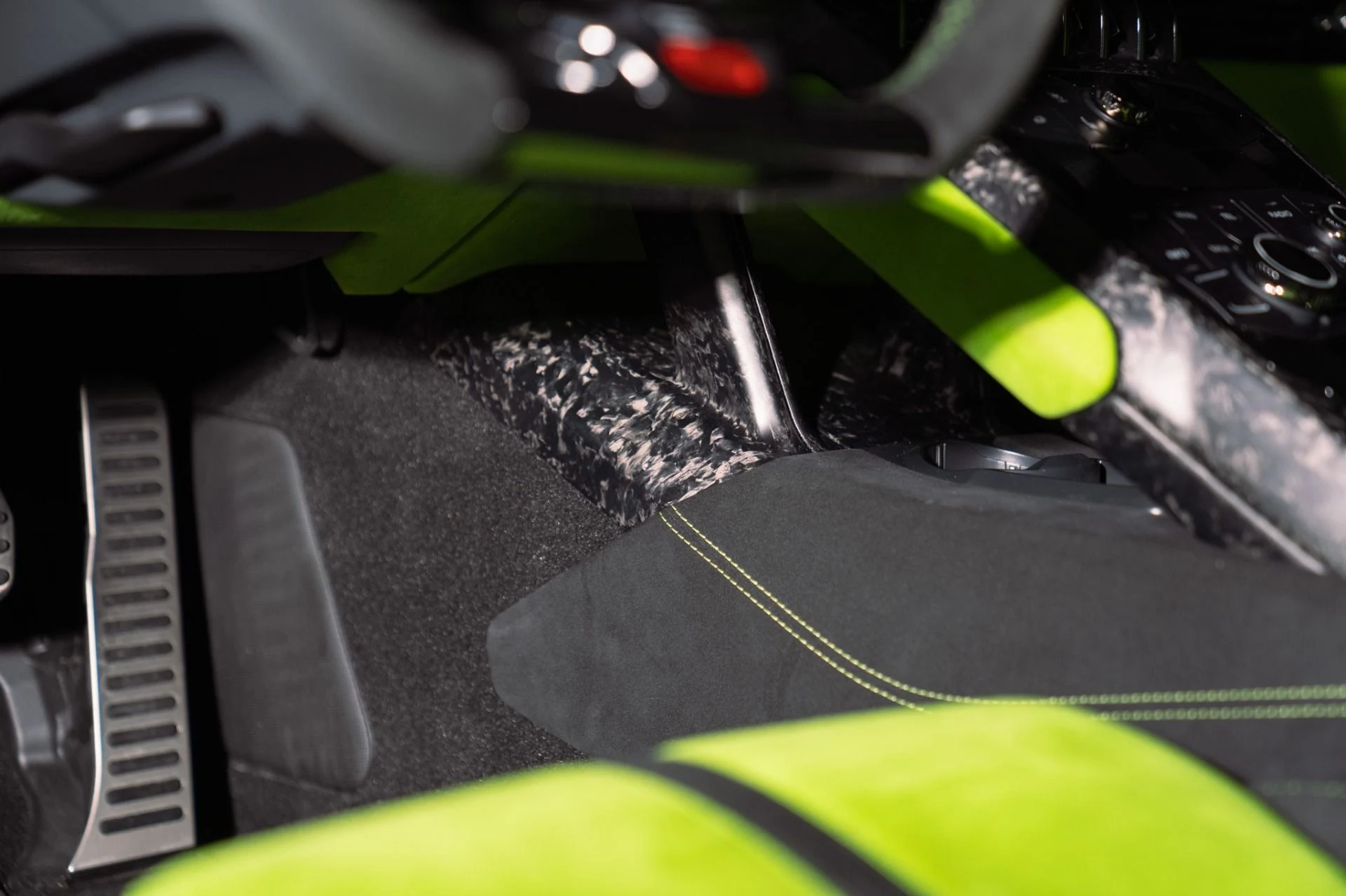 mph041_611365886_Used_2018_Lamborghini_Huracan_LP_640_4_Performante_Ad_Personam_Paint_and_Interior_Massive_Sticker_1791560590_6bc233743a