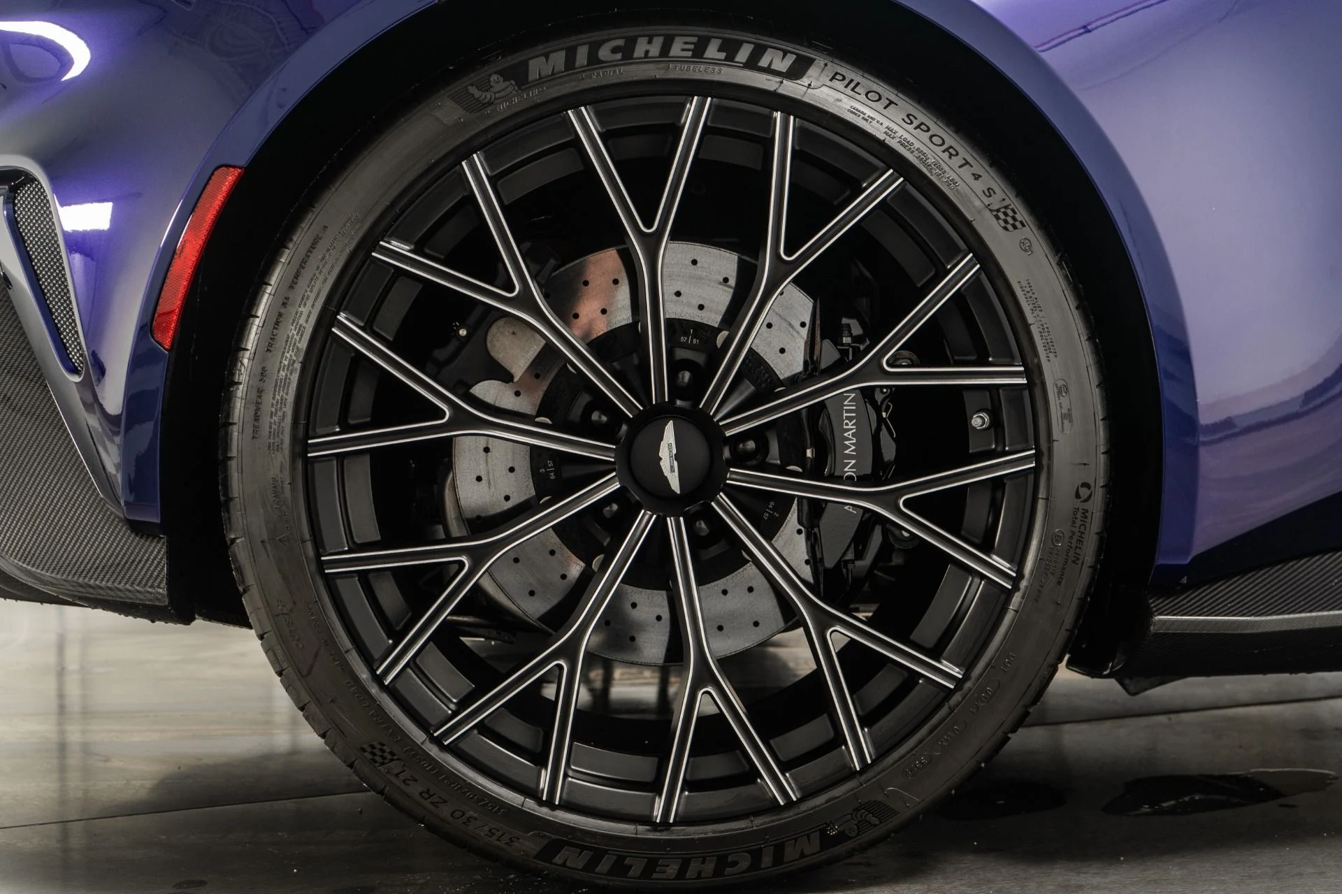 mph041_613845205_Used_2023_Aston_Martin_Vantage_V12_1755616740_417d36f501