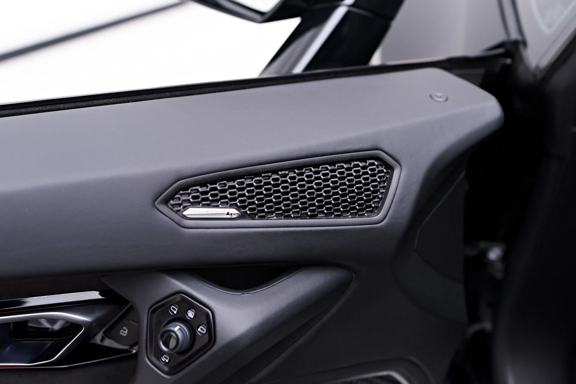 mph041_615684060_Used_2022_Lamborghini_Huracan_EVO_Base_1752781637_5b43337878
