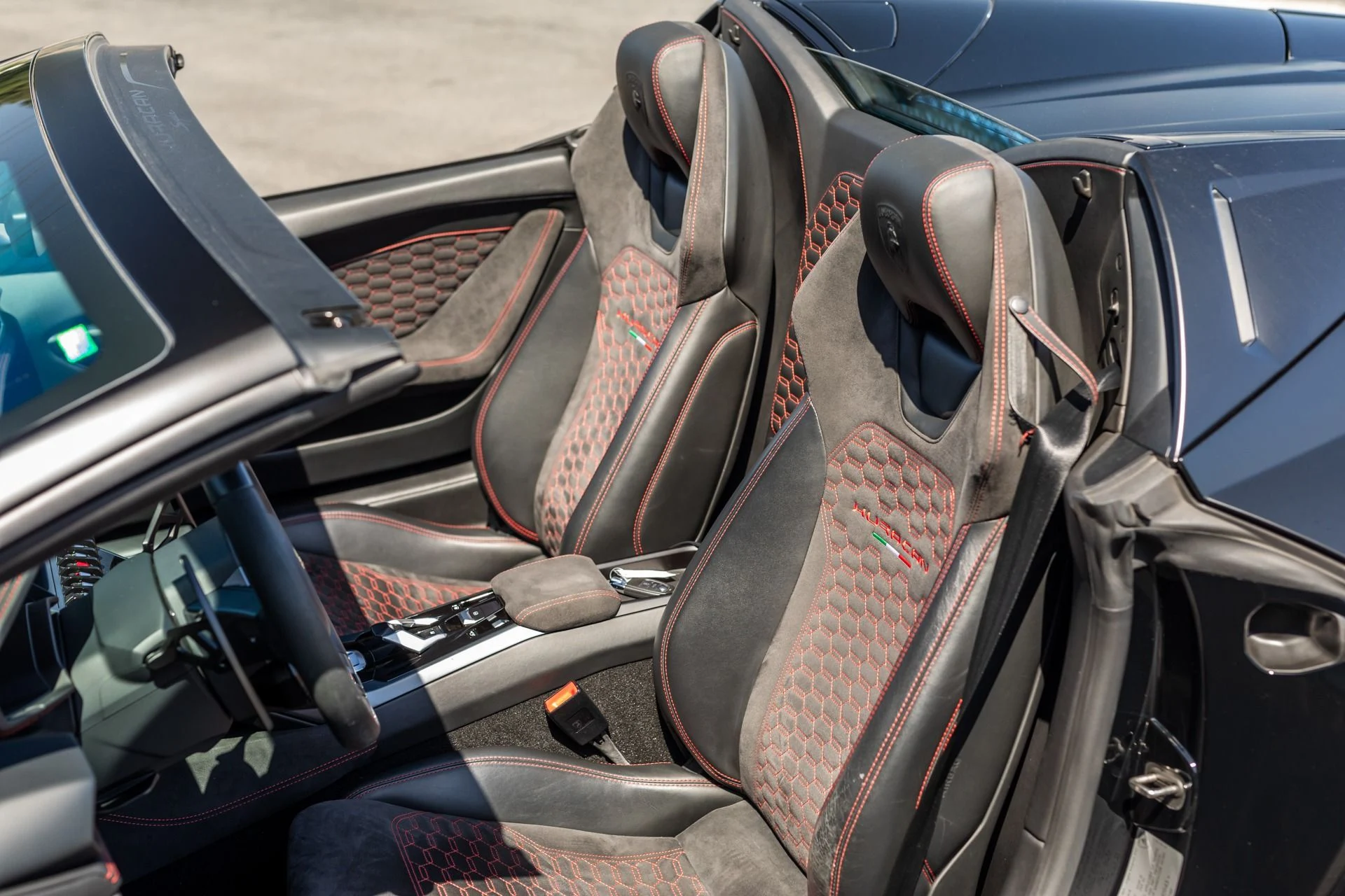 mph041_625122259_Used_2018_Lamborghini_Huracan_LP_580_2_Spyder_1775682298_3eba29e880