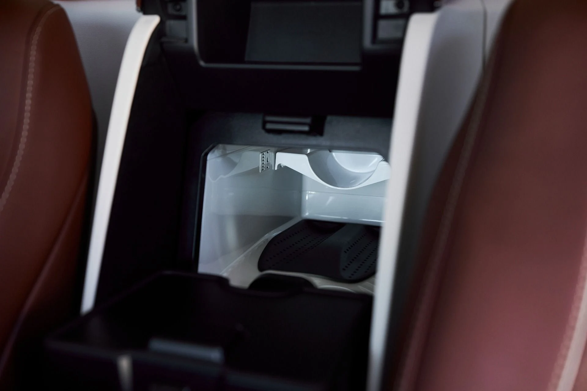 mph041_636282018_Used_2024_Mercedes_Benz_GLS_Maybach_GLS_600_1762306381_5cddddf169