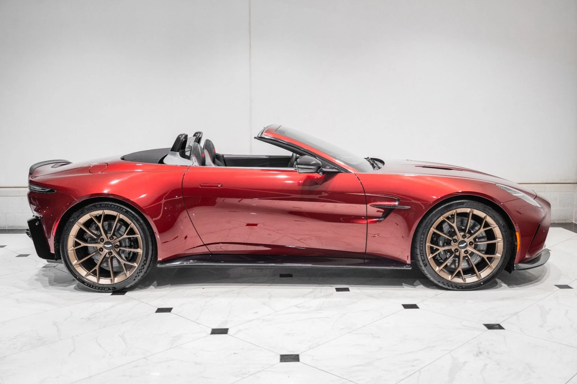 mph041_663858146_New_2026_Aston_Martin_Vantage_S_Roadster_1784733251_60f0d615ae