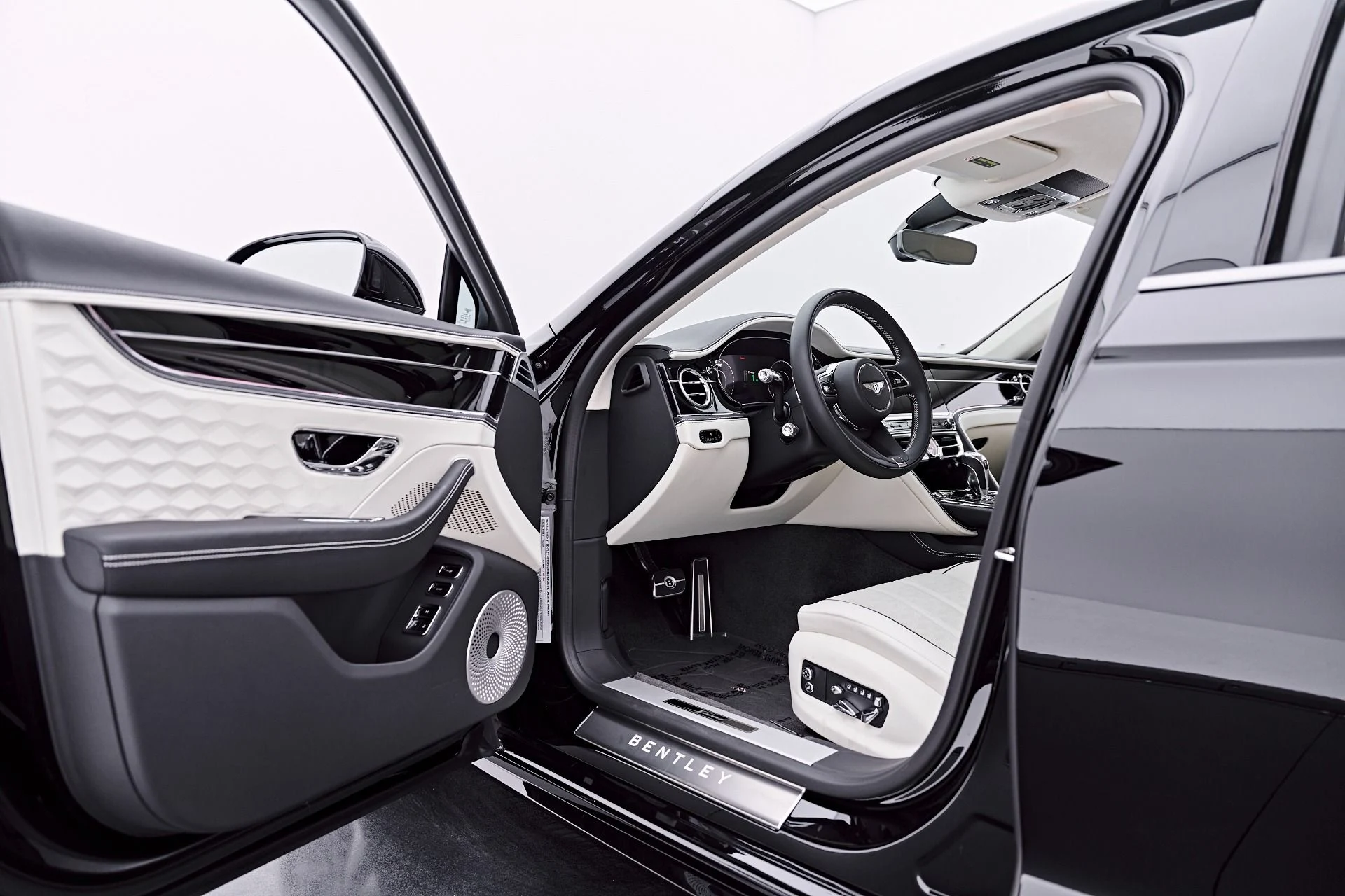 mph041_675481623_Used_2025_Bentley_Flying_Spur_Speed_1786412227_e397db46c2