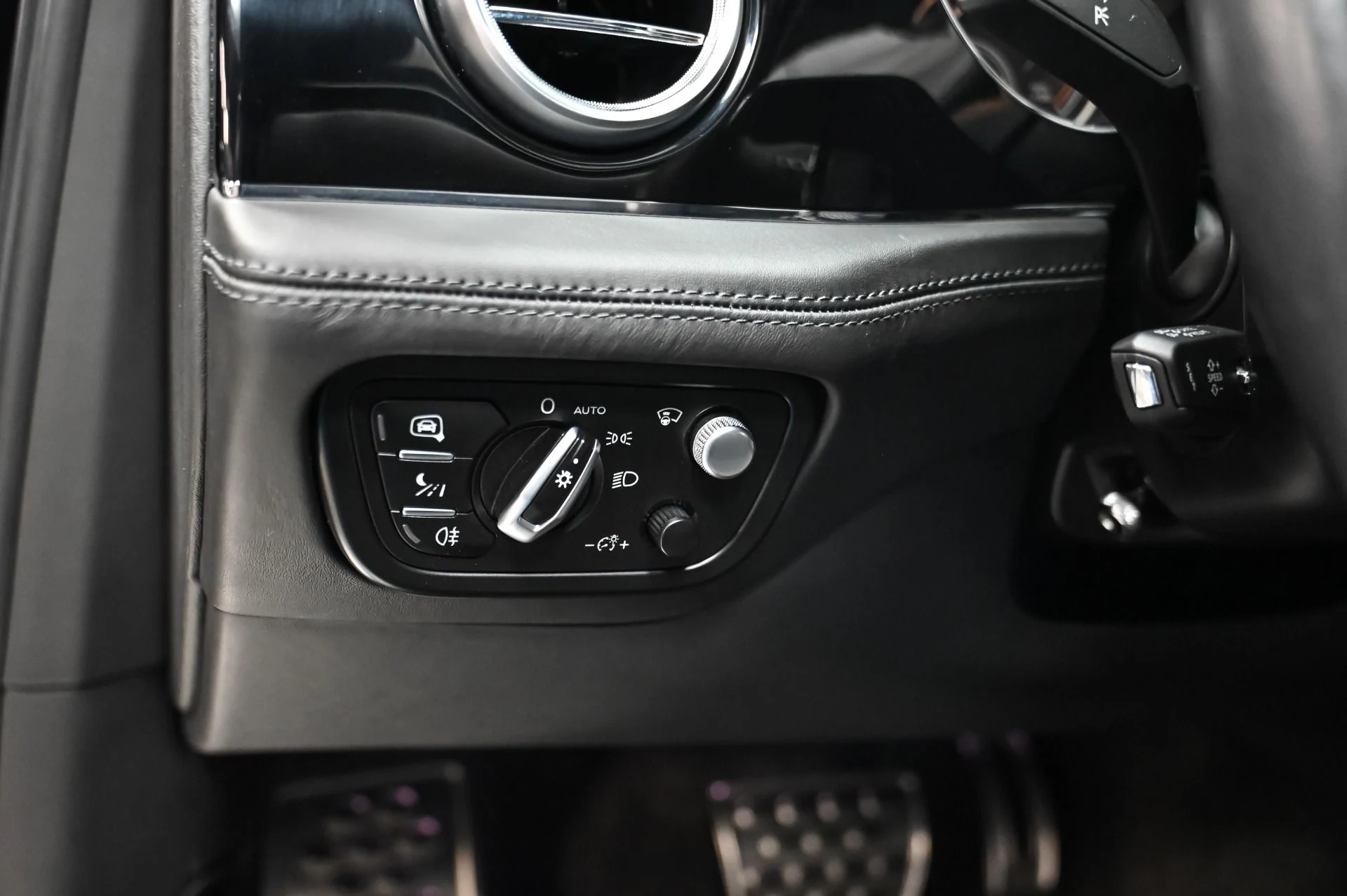 mph041_687667900_Used_2018_Bentley_Bentayga_W12_1756239179_5803e575de