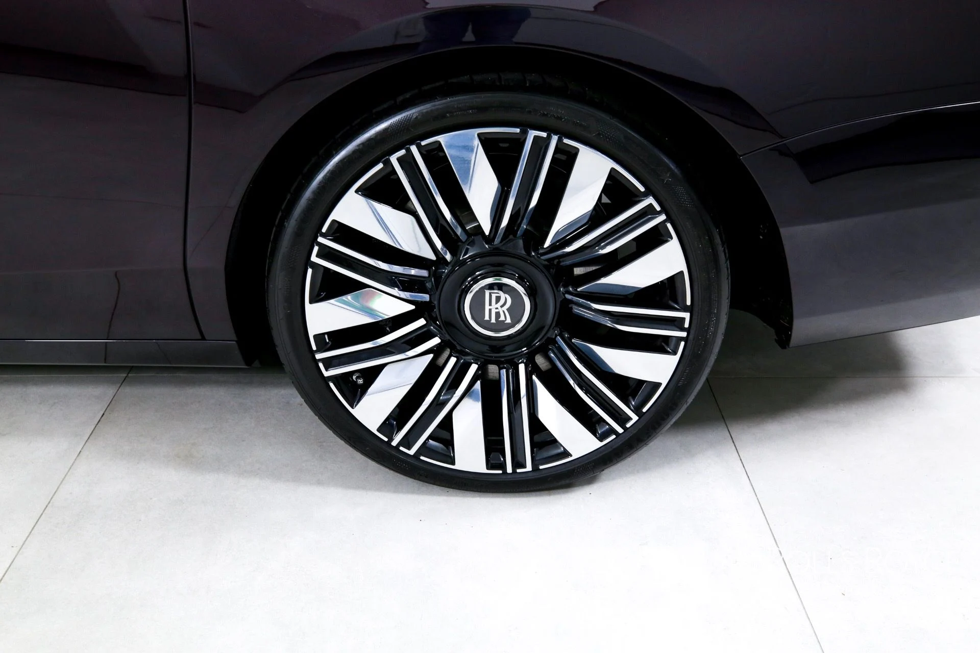 mph041_689754183_Used_2025_Rolls_Royce_Ghost_1759510199_9ea42bc6b9