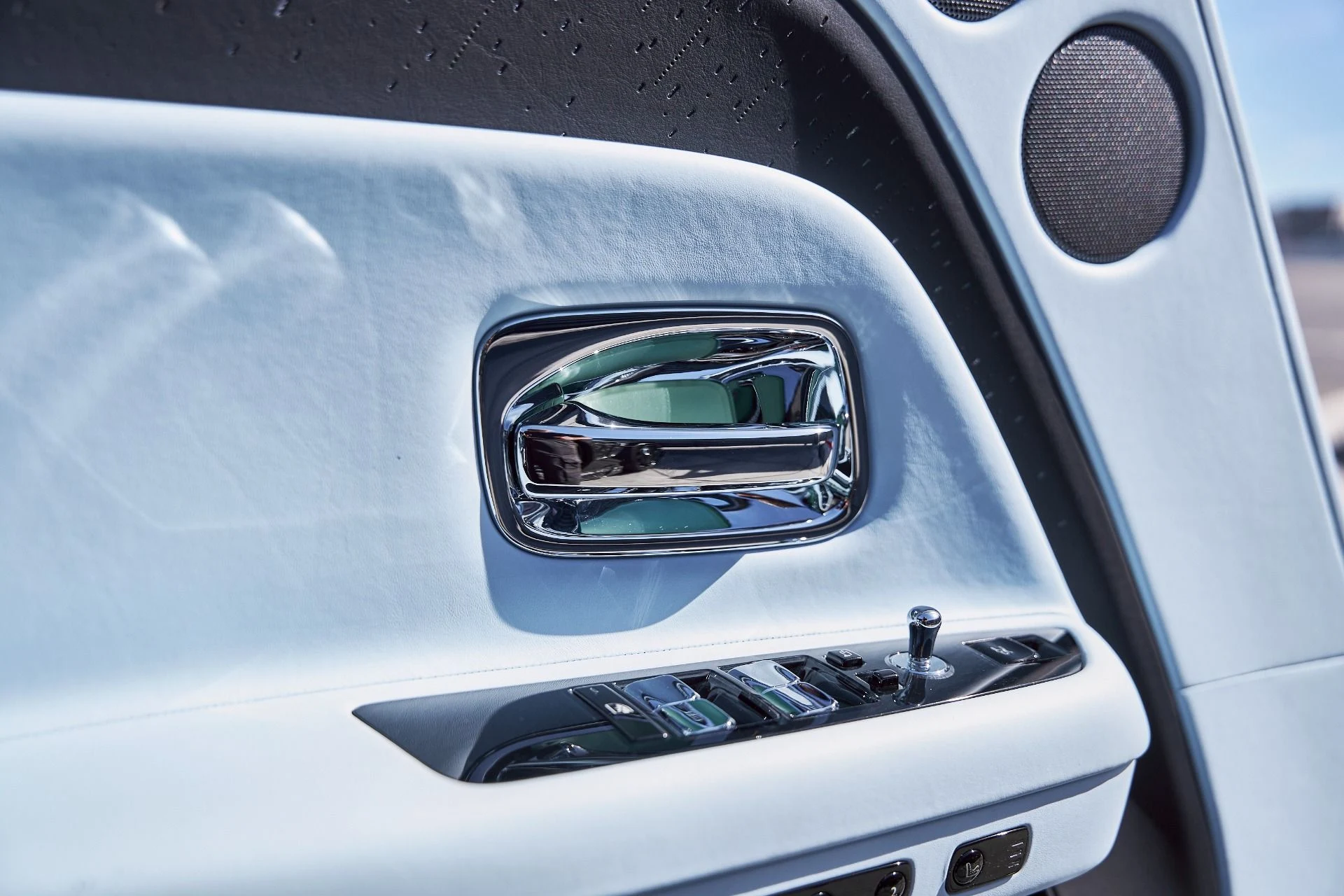 mph041_696765234_Used_2025_Rolls_Royce_Spectre_Base_1773452513_ec9031b439