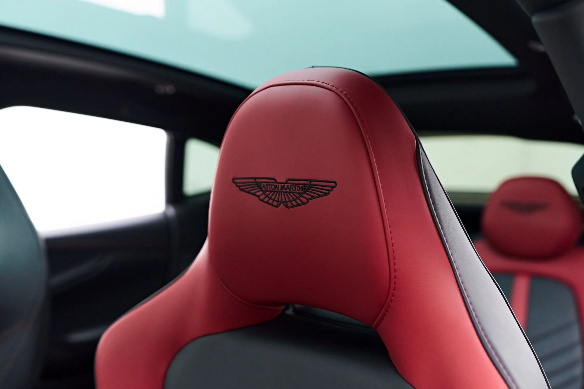 mph041_714539348_Used_2023_Aston_Martin_DBX_707_1731378416_bd989517b3