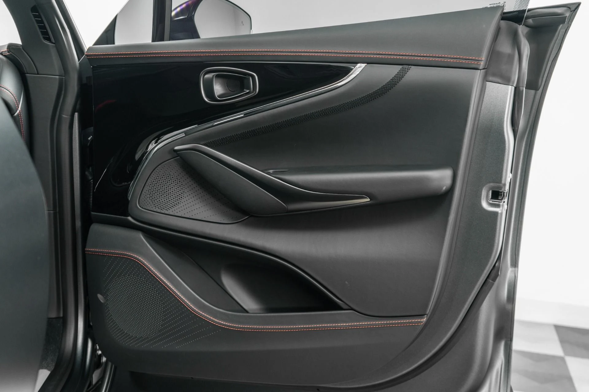 mph041_739473056_Used_2025_Aston_Martin_DBX_707_23_Inch_Wheels_Factory_Matte_Paint_697_Horsepower_1774034848_6115fccaa4