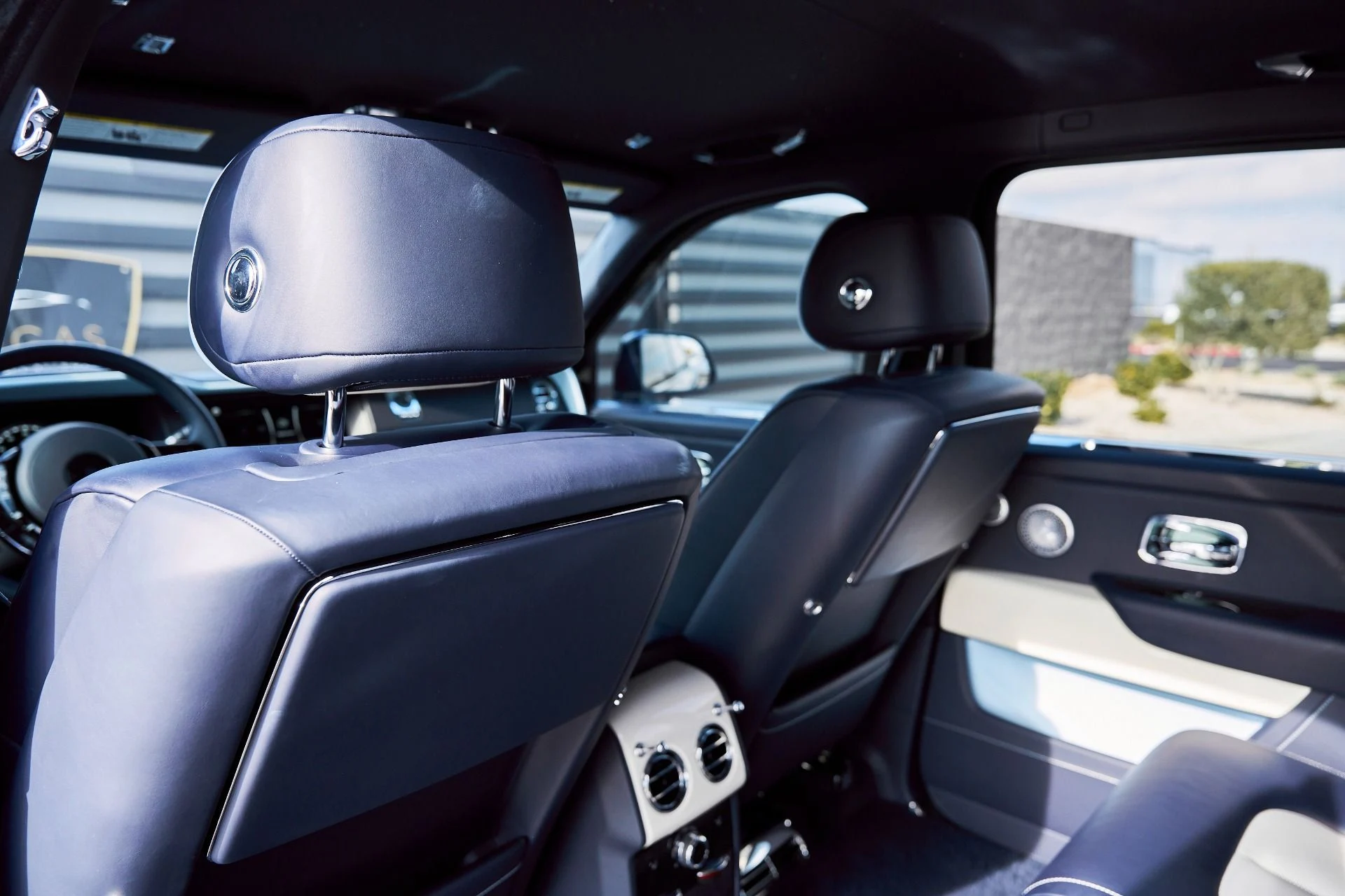 mph041_758300451_Used_2022_Rolls_Royce_Cullinan_Base_1767400108_eb1ce8bcf6