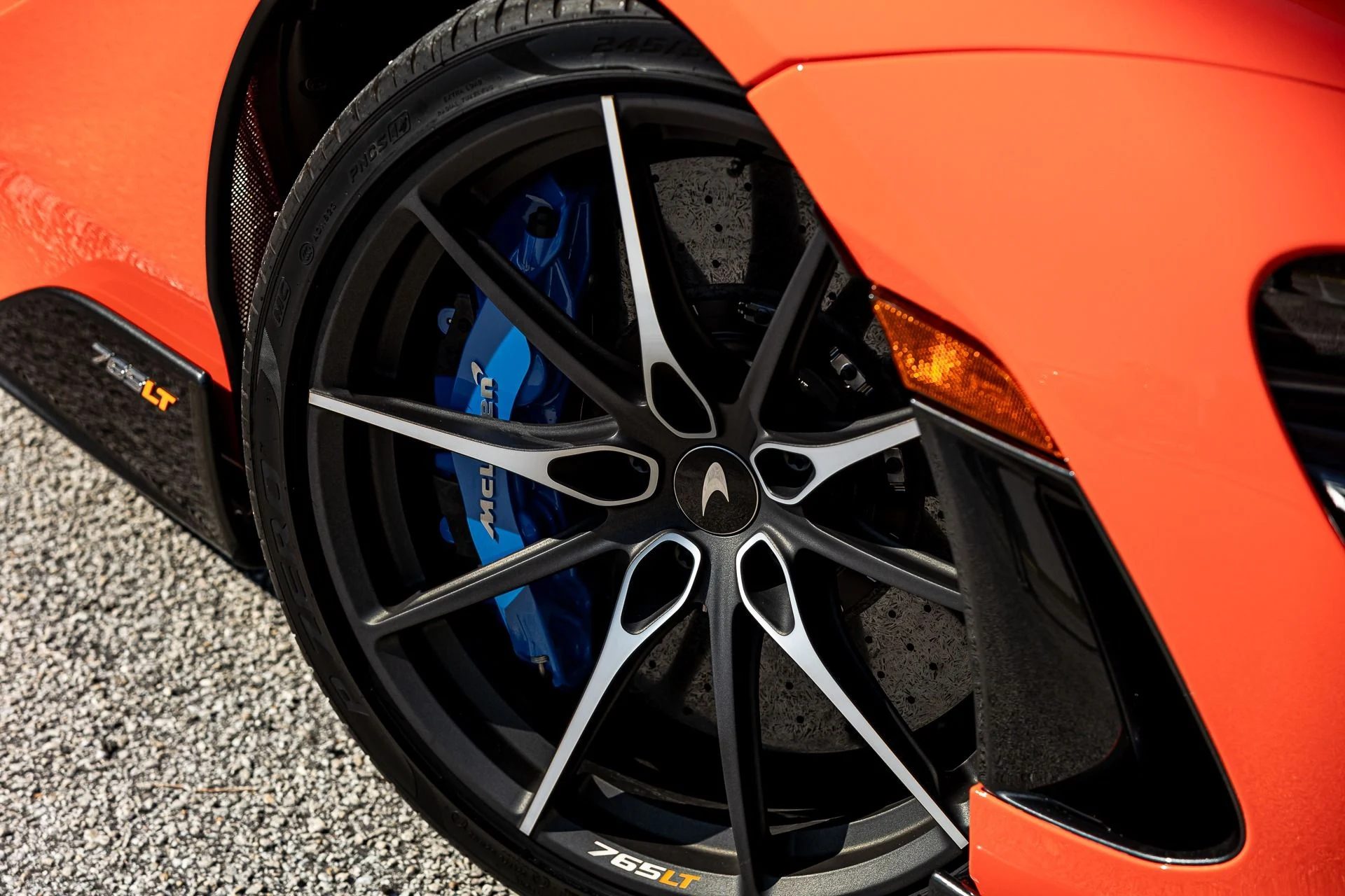 mph041_777667619_249_p42_l_5605bcf710