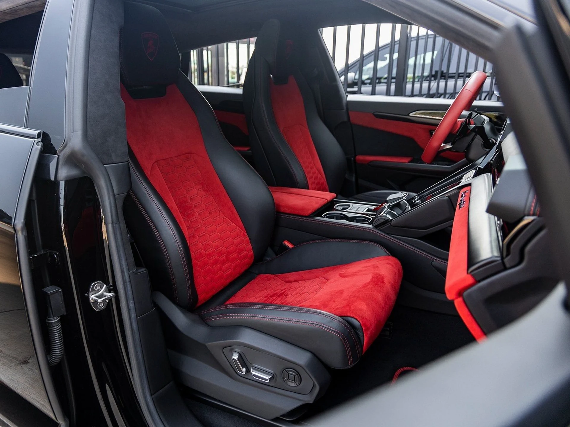 mph041_80079059_42_a82644e4e0