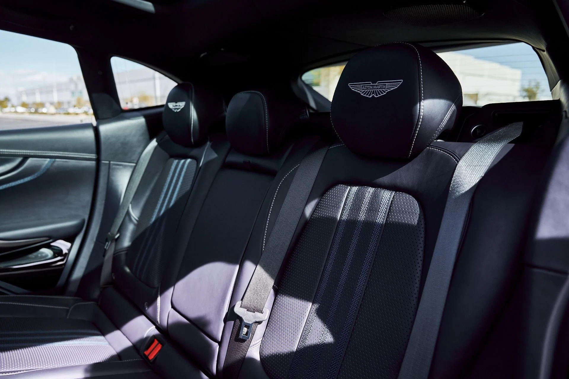 mph041_805283064_Used_2025_Aston_Martin_DBX_707_1771642288_e8117b5cfd