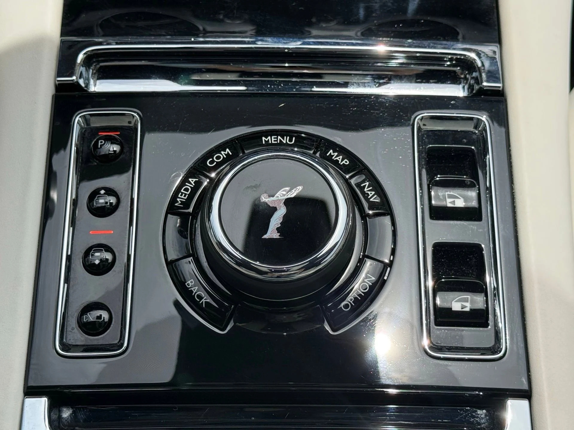 mph041_815477826_644be2df4a374f43bcbd431f8088177f_855491c243