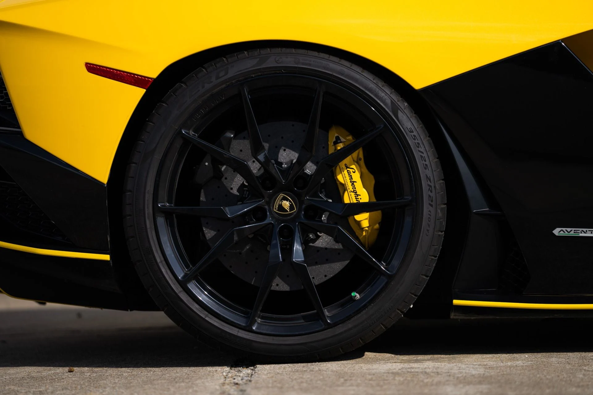 mph041_822488030_Used_2018_Lamborghini_Aventador_S_LP_740_4_S_1761083362_c81aaa2b00