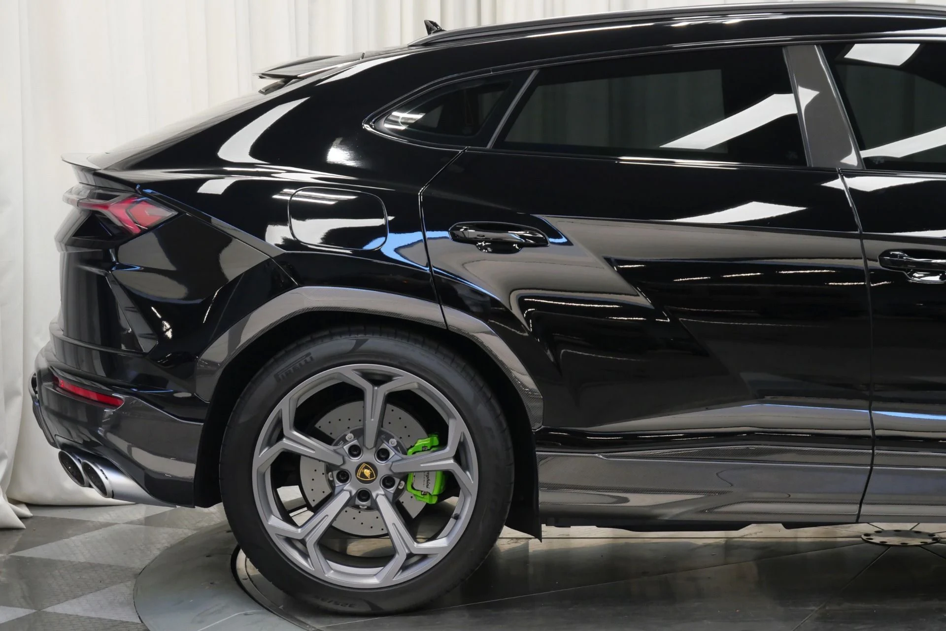 mph041_822966787_Used_2022_Lamborghini_Urus_1761576878_bfd9318093