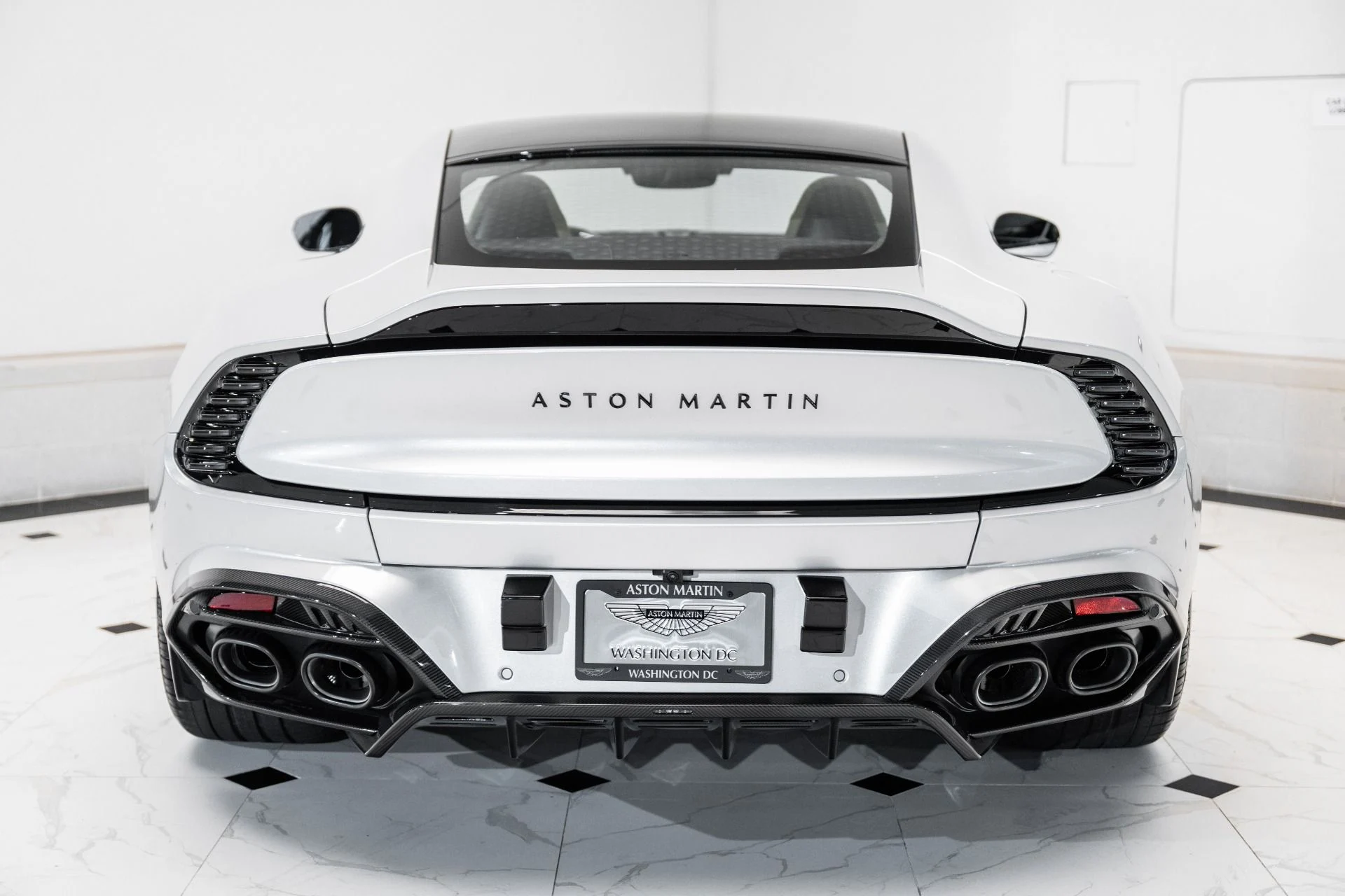 mph041_829600193_Used_2025_Aston_Martin_Vanquish_1741191405_06efe396a1