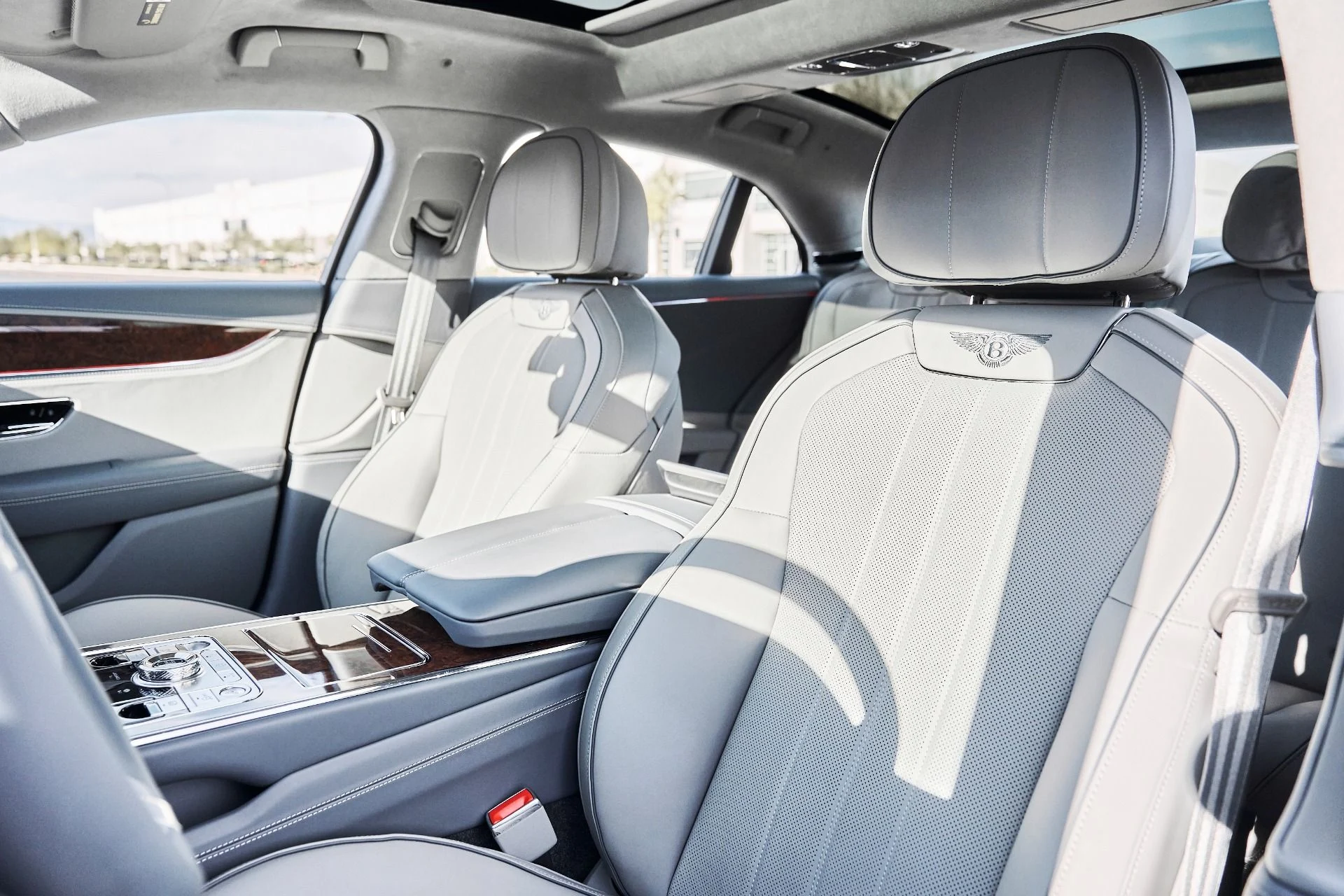 mph041_837087472_Used_2026_Bentley_Flying_Spur_V8_1775613308_4a0ff816fd