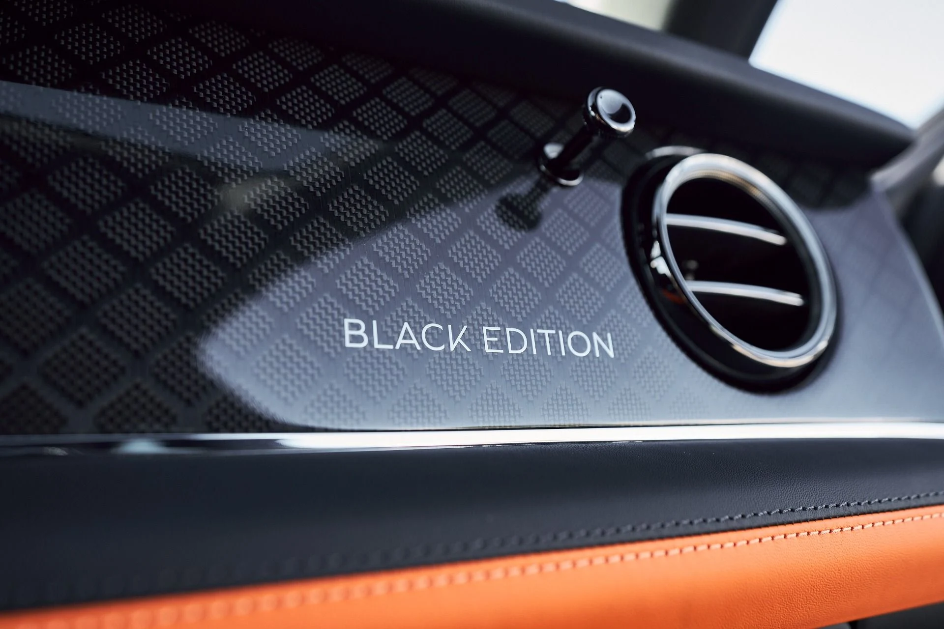 mph041_839757421_Used_2025_Bentley_Bentayga_S_Black_Edition_1764904216_7a0a4751d8