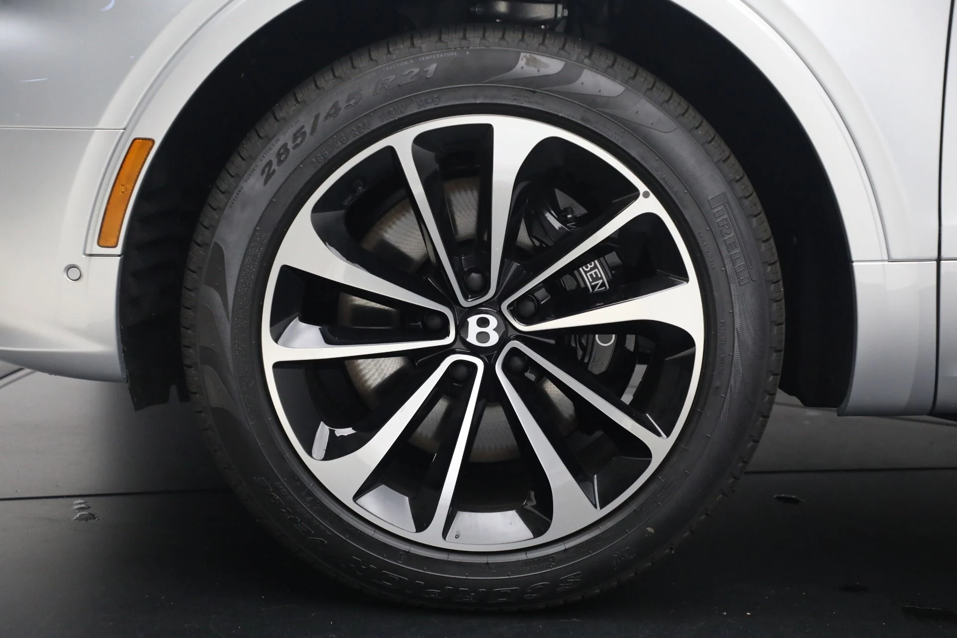 mph041_854966721_New_2025_Bentley_Bentayga_EWB_V8_978b249da7