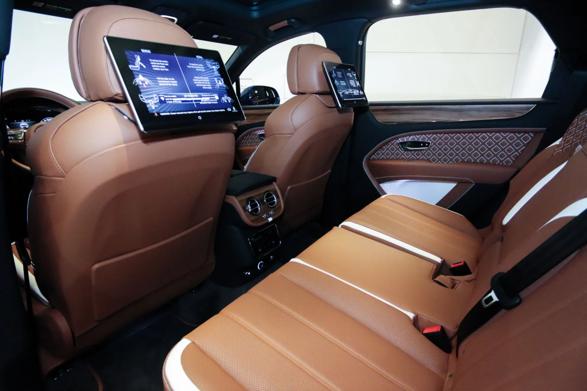 mph041_855909163_New_2025_Bentley_BENTAYGA_V8_S_V8_1744810623_c500ec0403