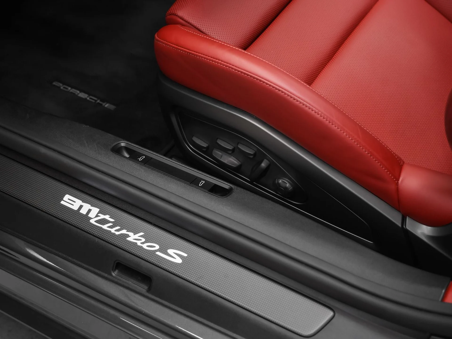 mph041_862449877_42_654a335960