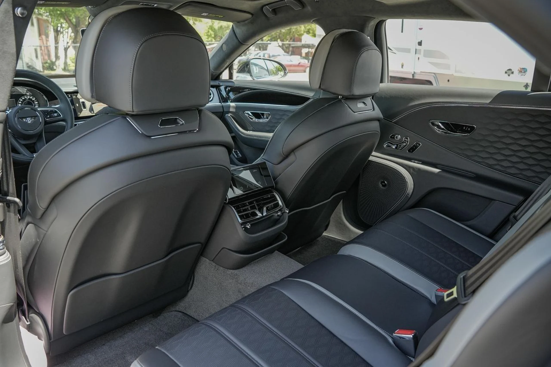 mph041_880303049_Hi_Tech_Luxury_Imports_LLC_SCBBR_6_ZG_8_SC_021779_image_41_d2324c00a8