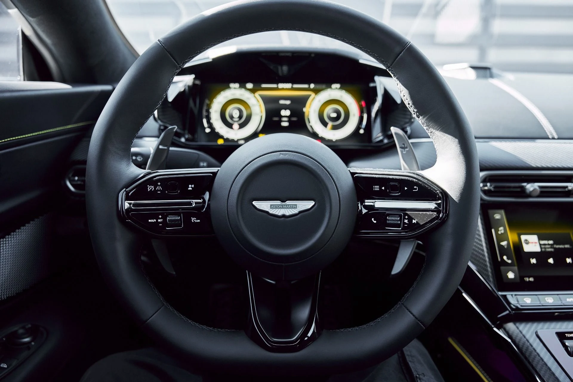mph041_888882270_Used_2025_Aston_Martin_Vantage_Base_1771099474_6becdc2fc3